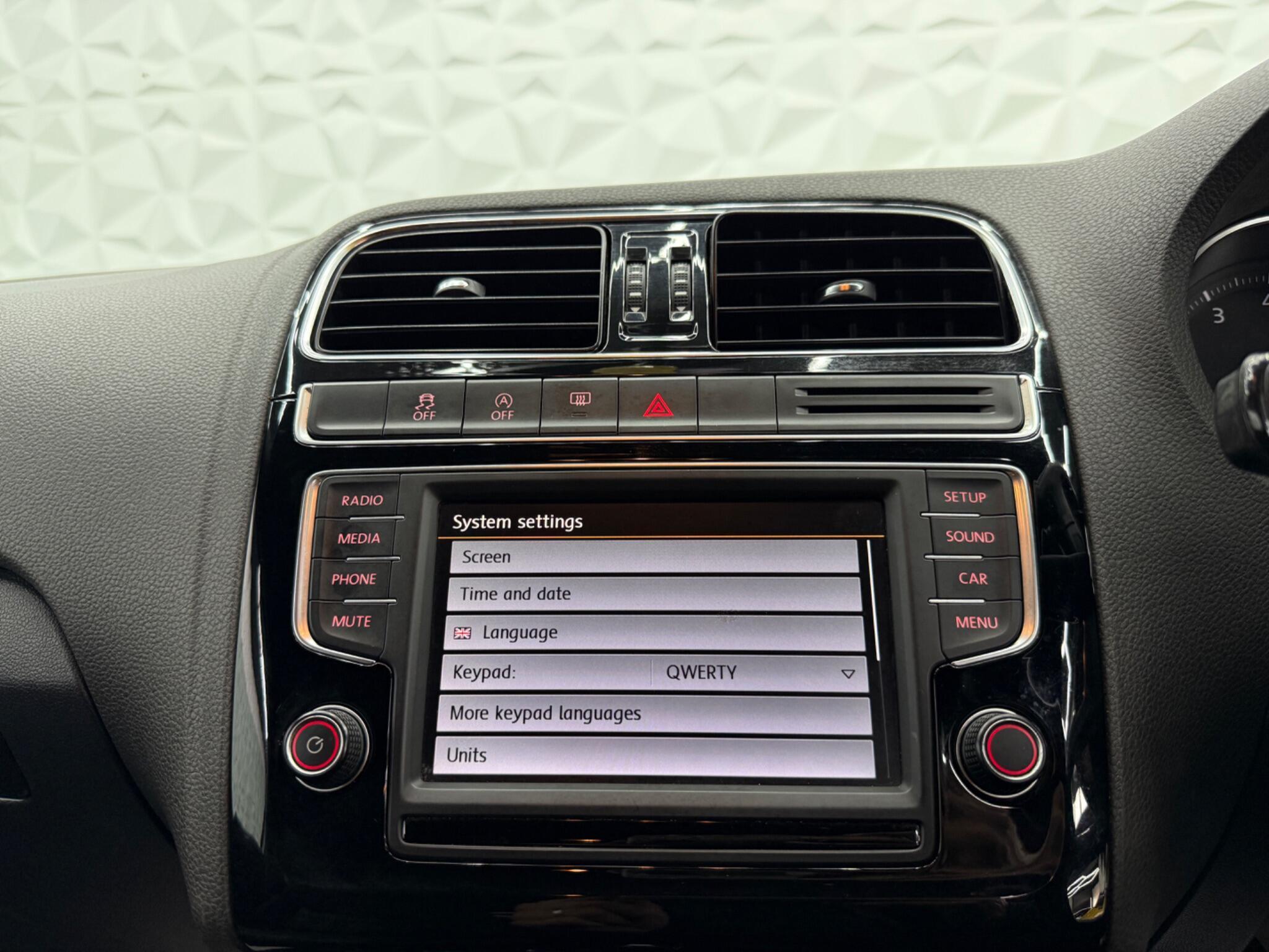 Volkswagen Polo - Image 35