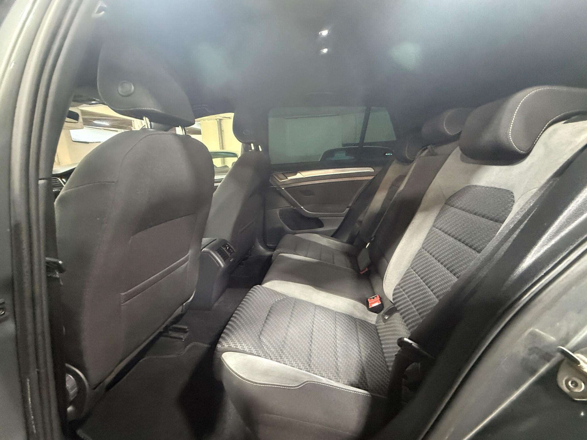 Volkswagen Golf - Image 12