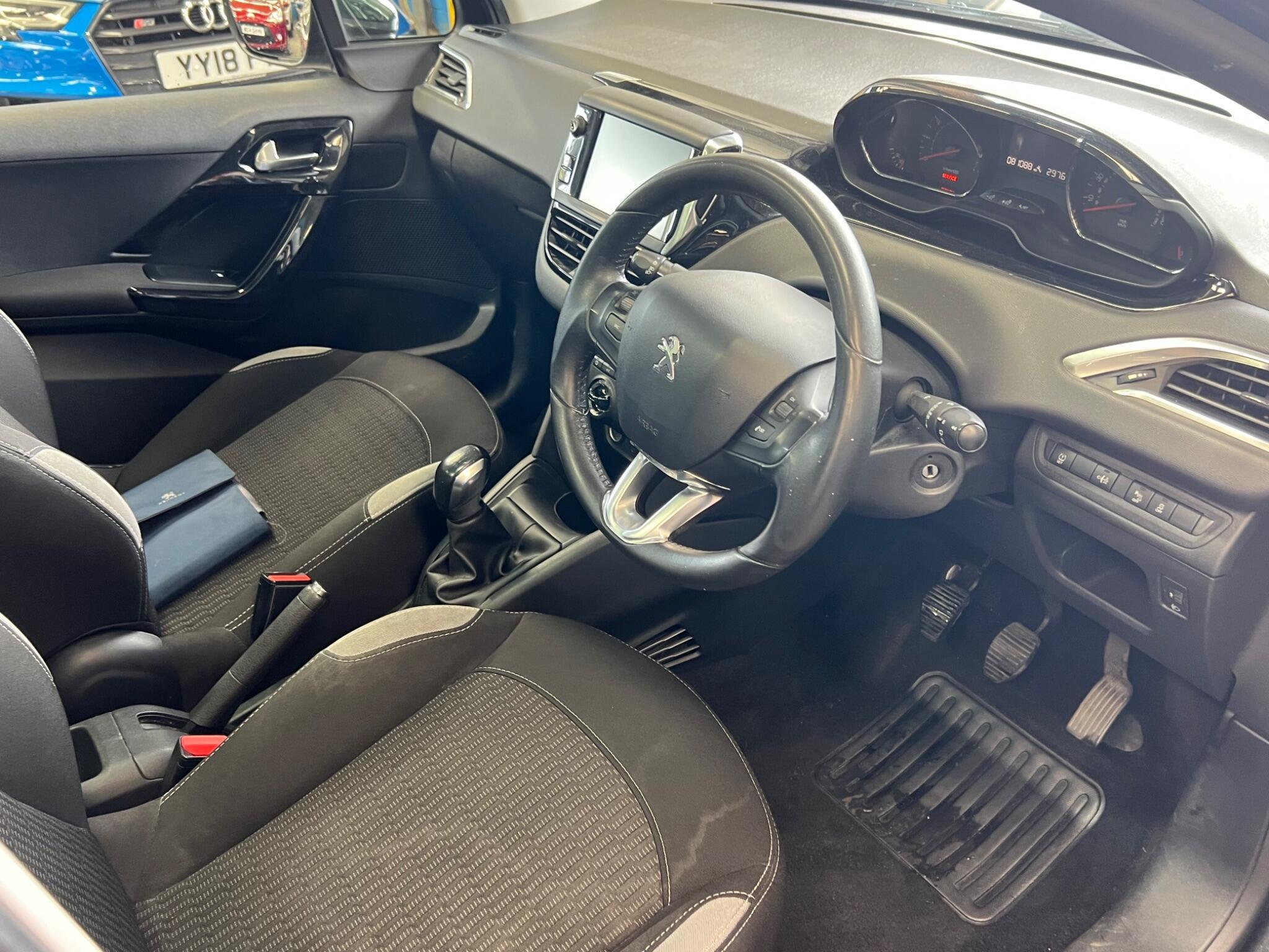 Peugeot 208 - Image 14