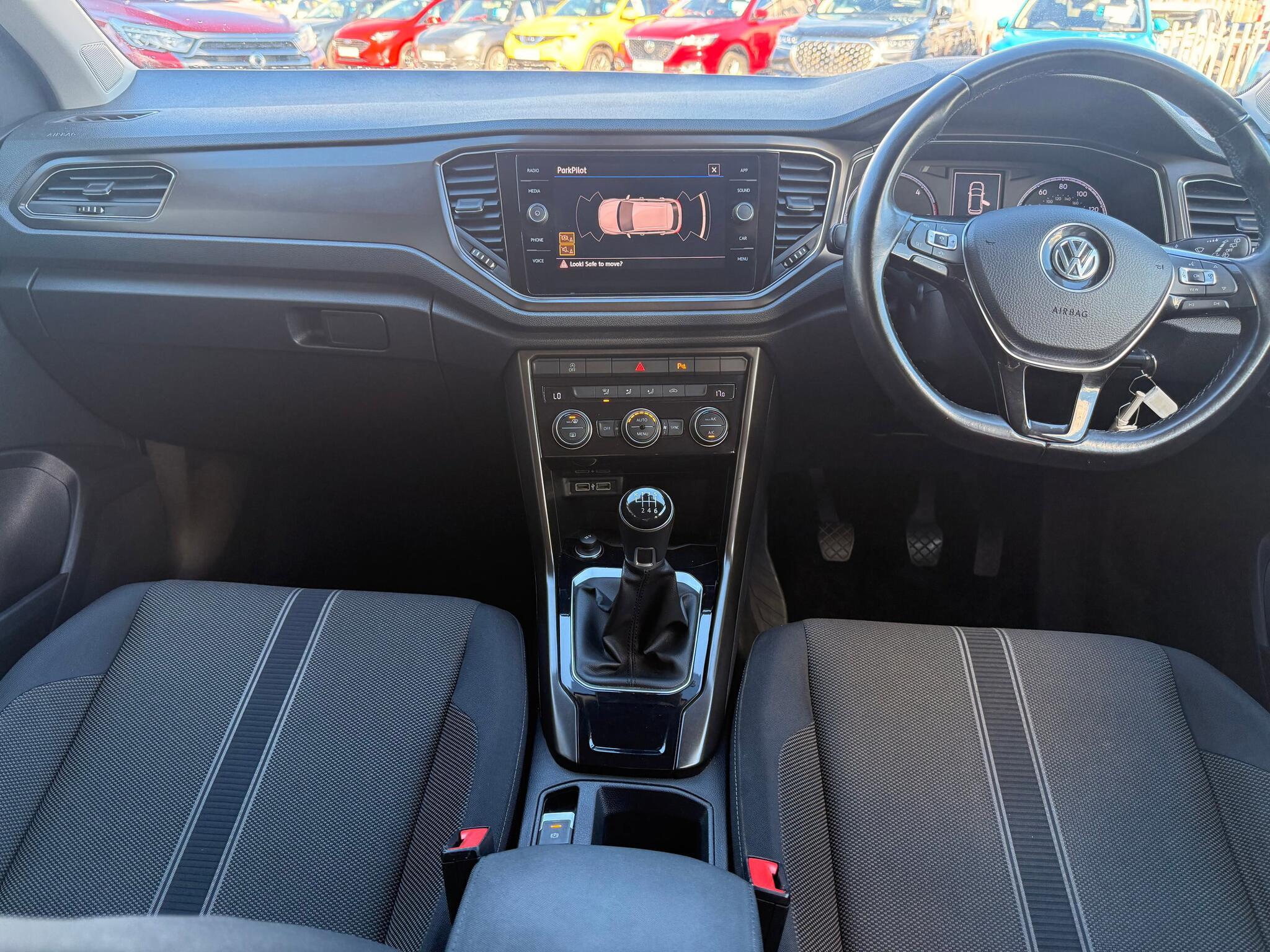 Volkswagen T-Roc - Image 6