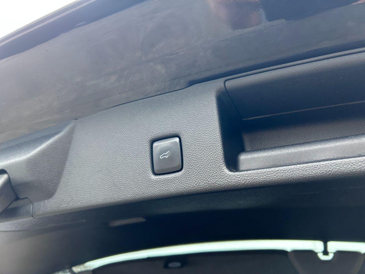 Ford Kuga - Image 28