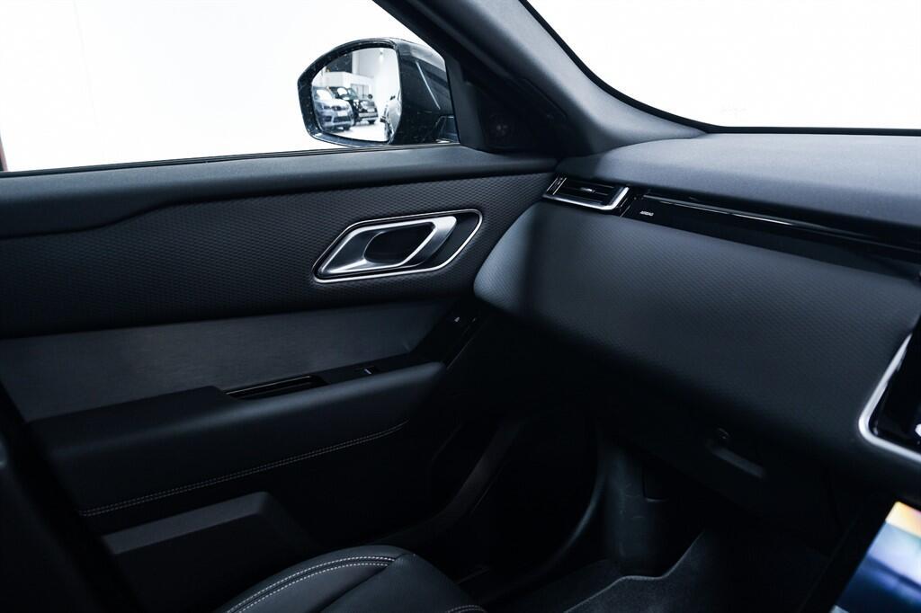 Land Rover Range Rover Velar - Image 17