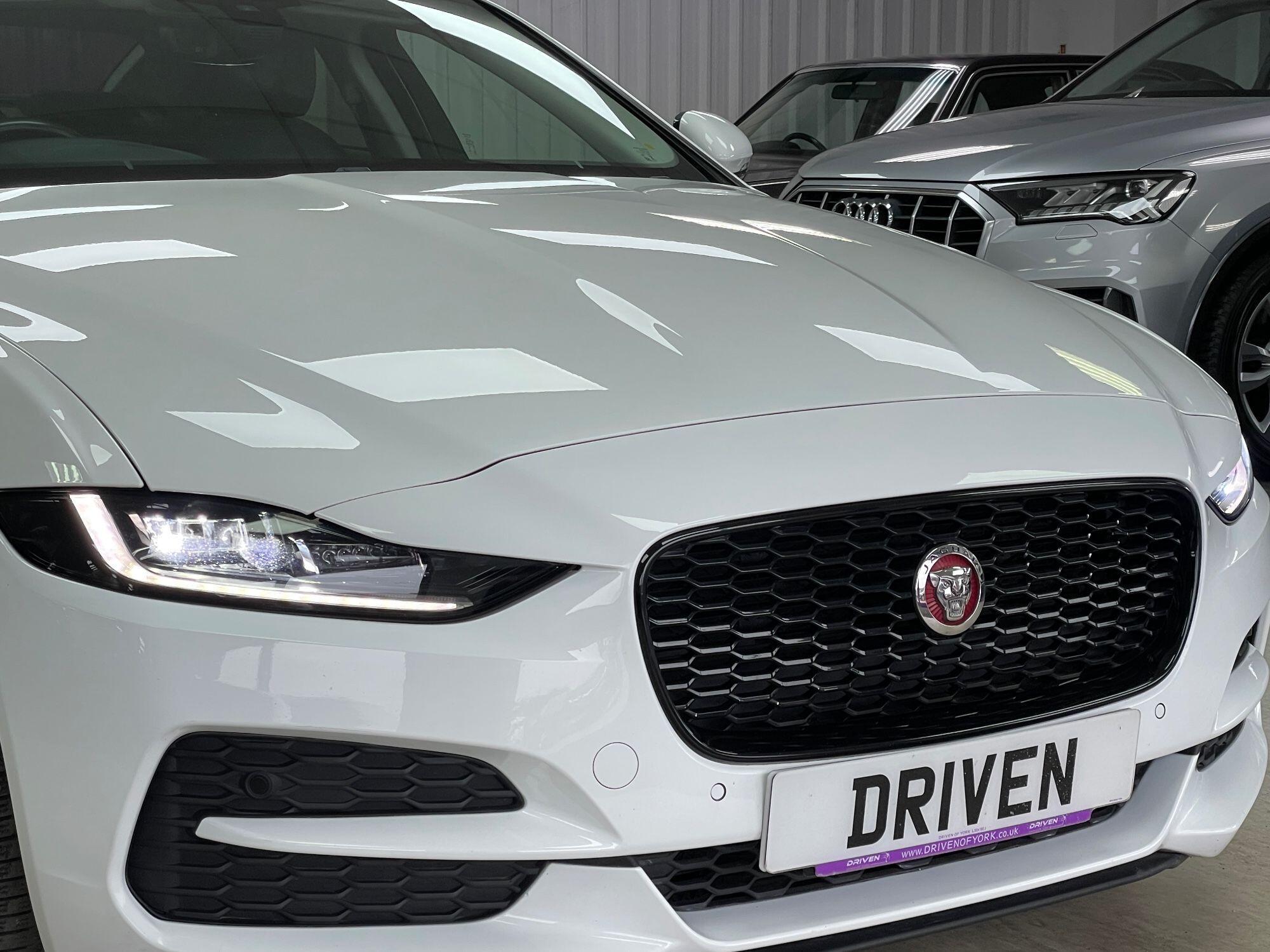 Jaguar XE - Image 4