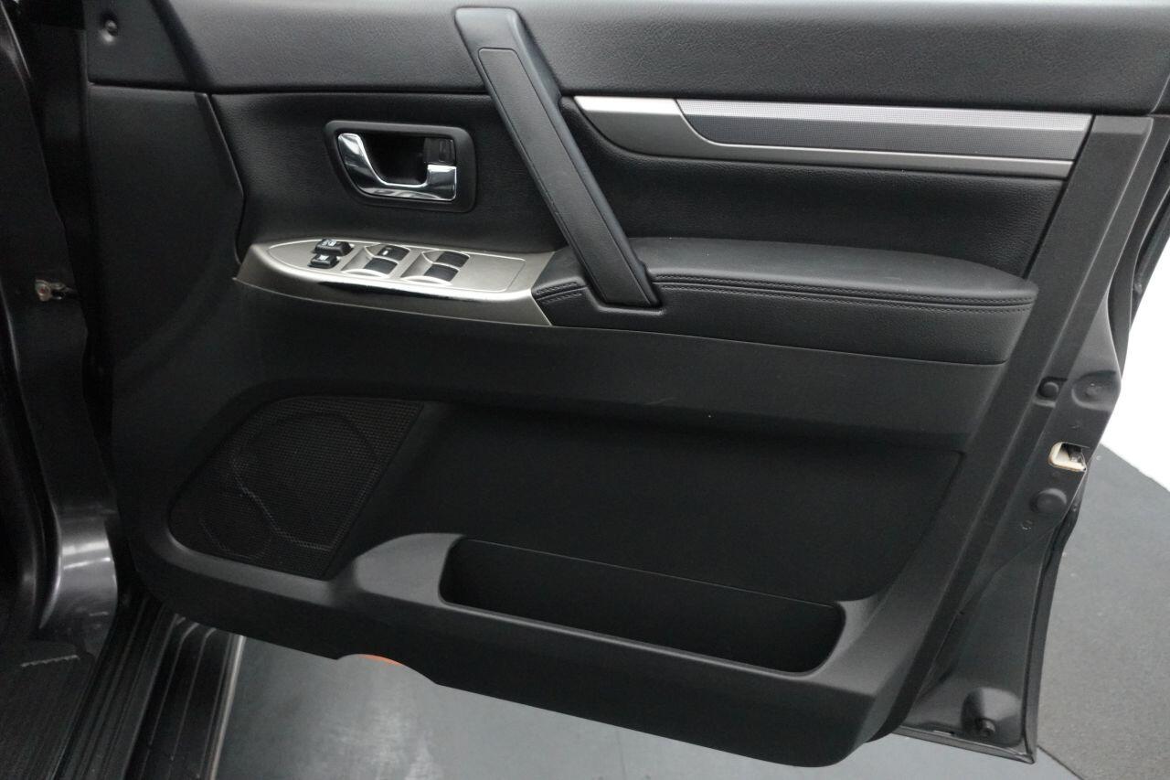 Mitsubishi Shogun - Image 12