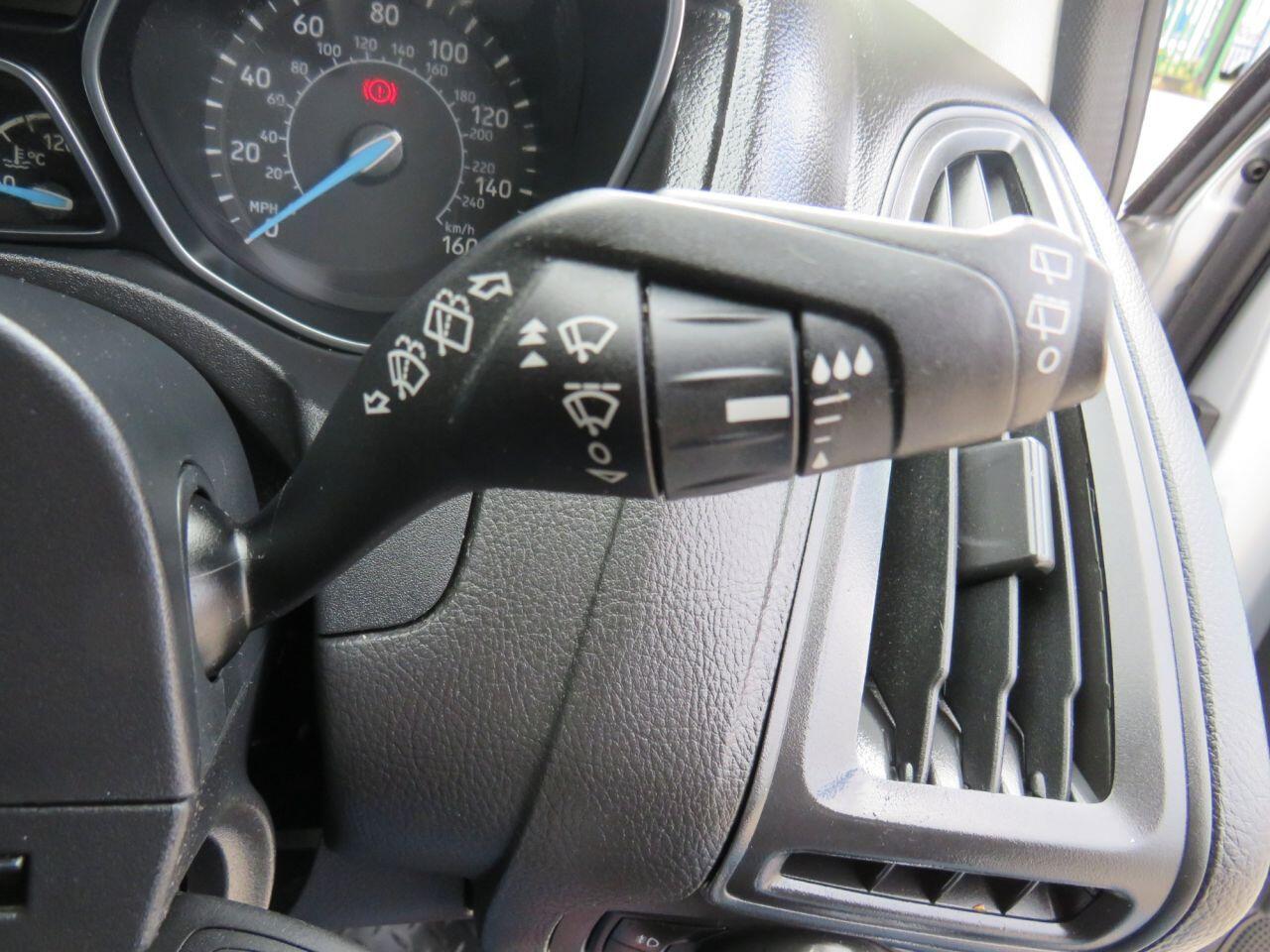 Ford Focus - Image 17
