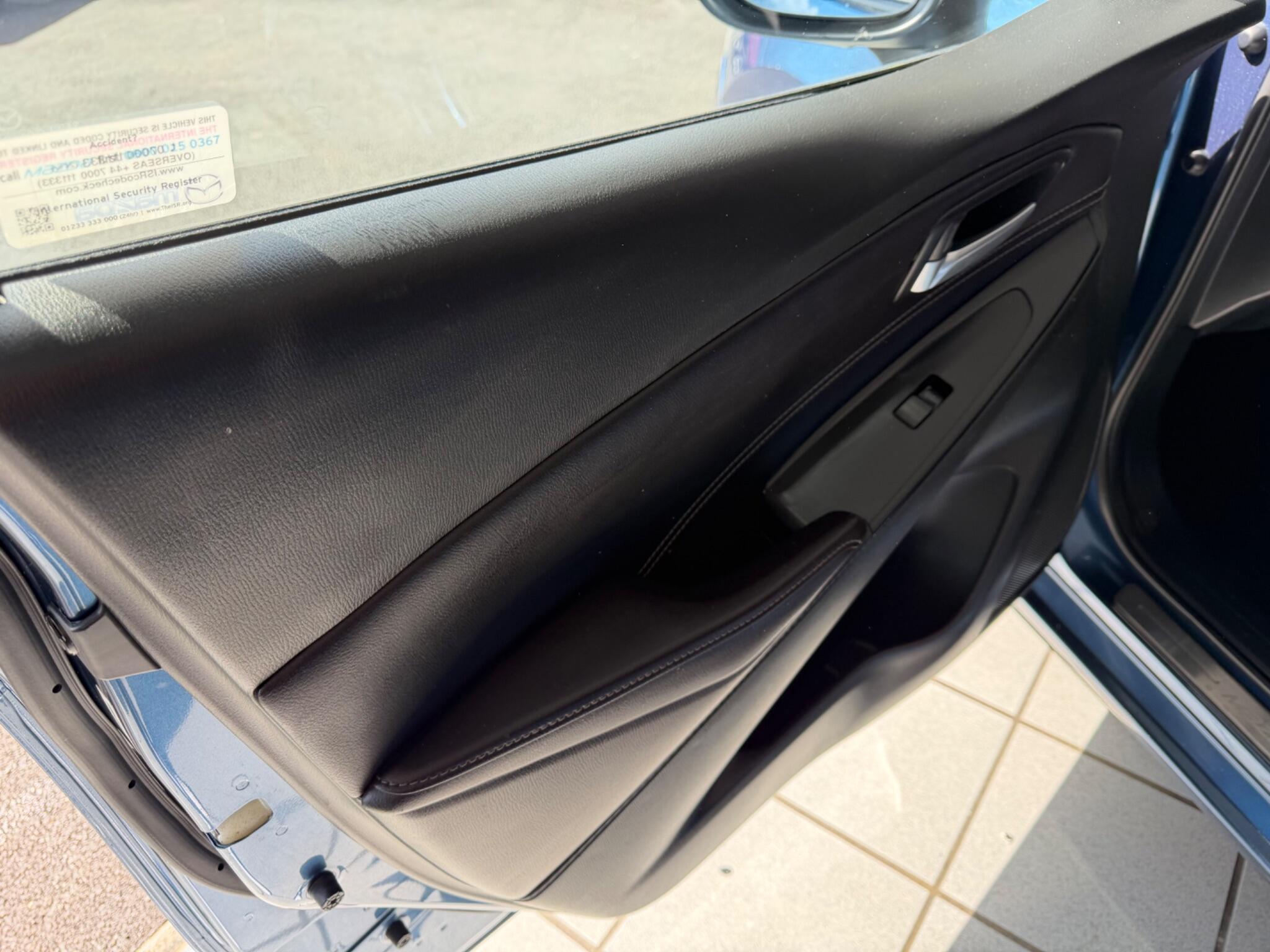 Mazda MAZDA2 - Image 9