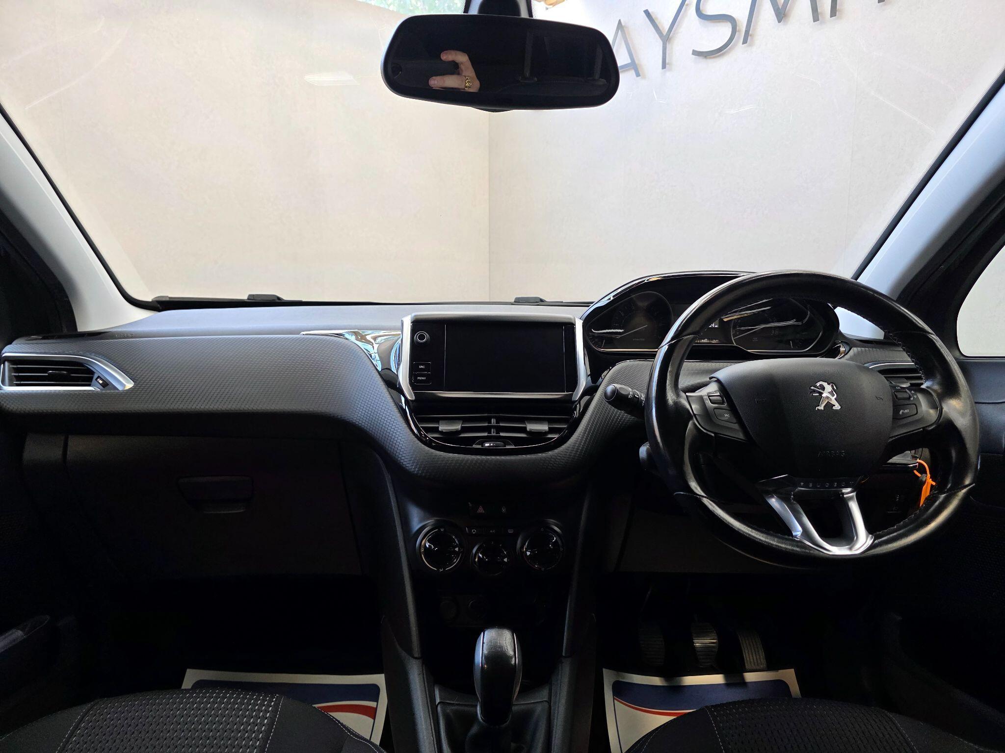 Peugeot 208 - Image 10