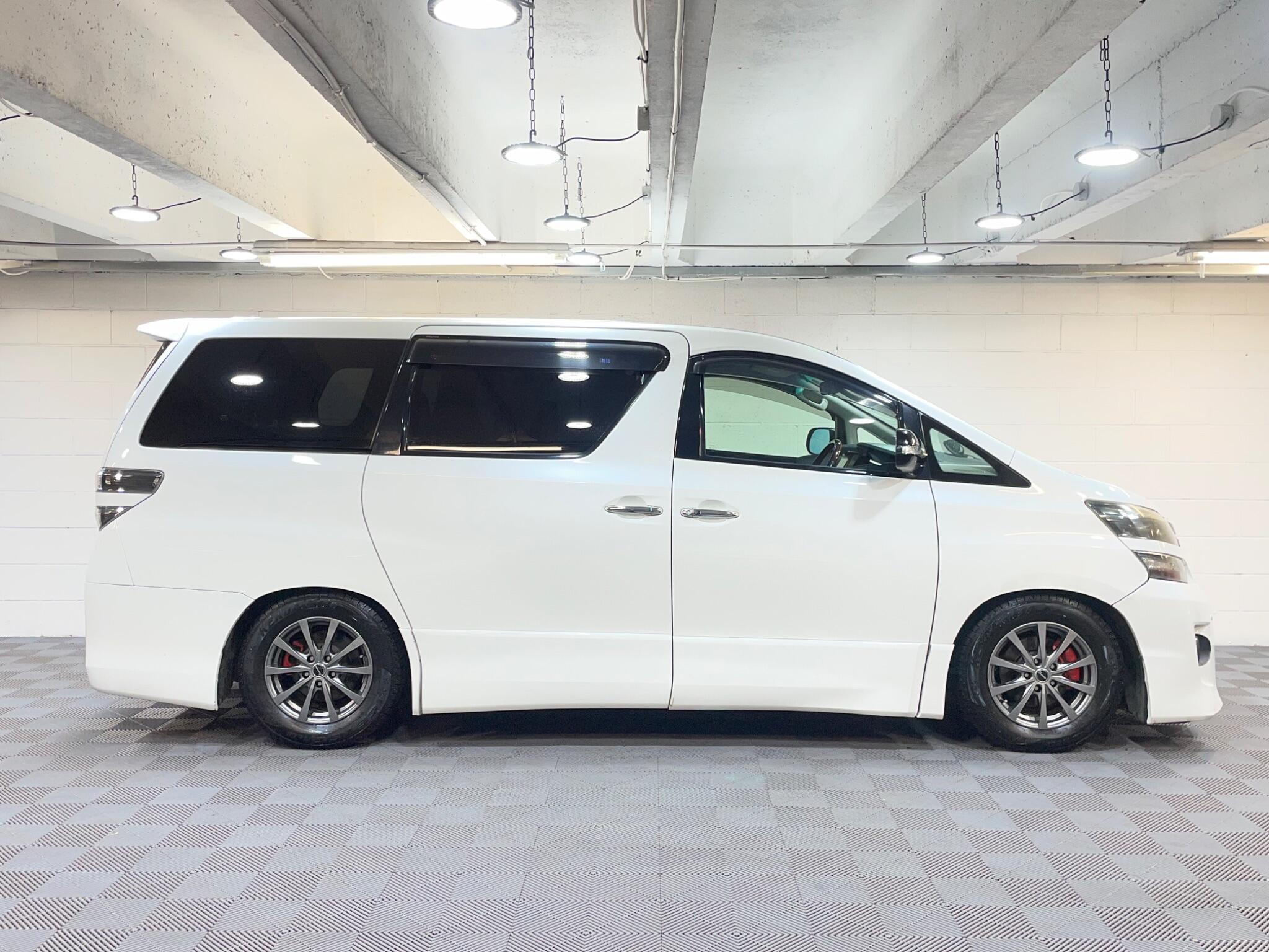 Toyota Vellfire - Image 6