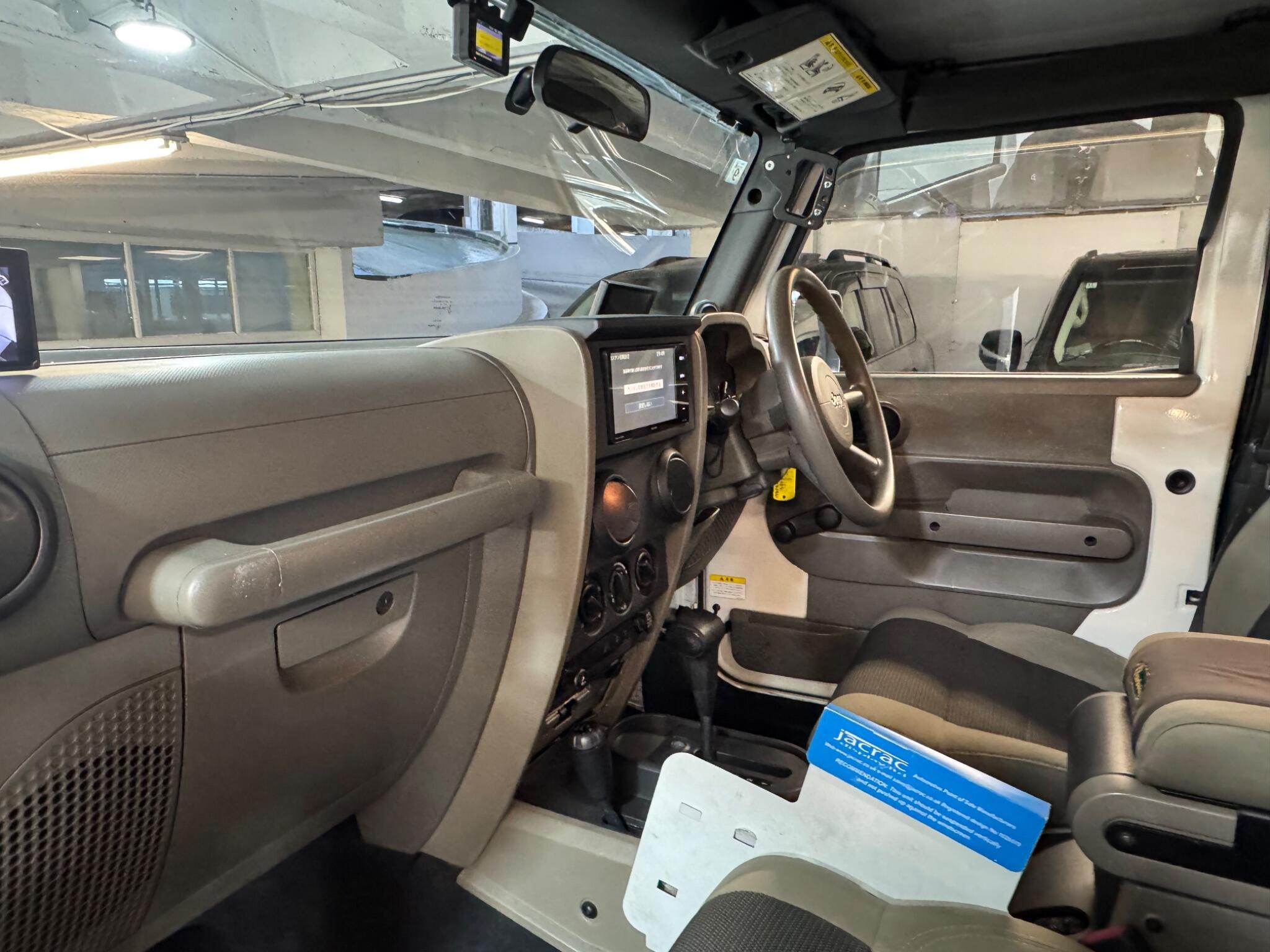 Jeep Wrangler - Image 11