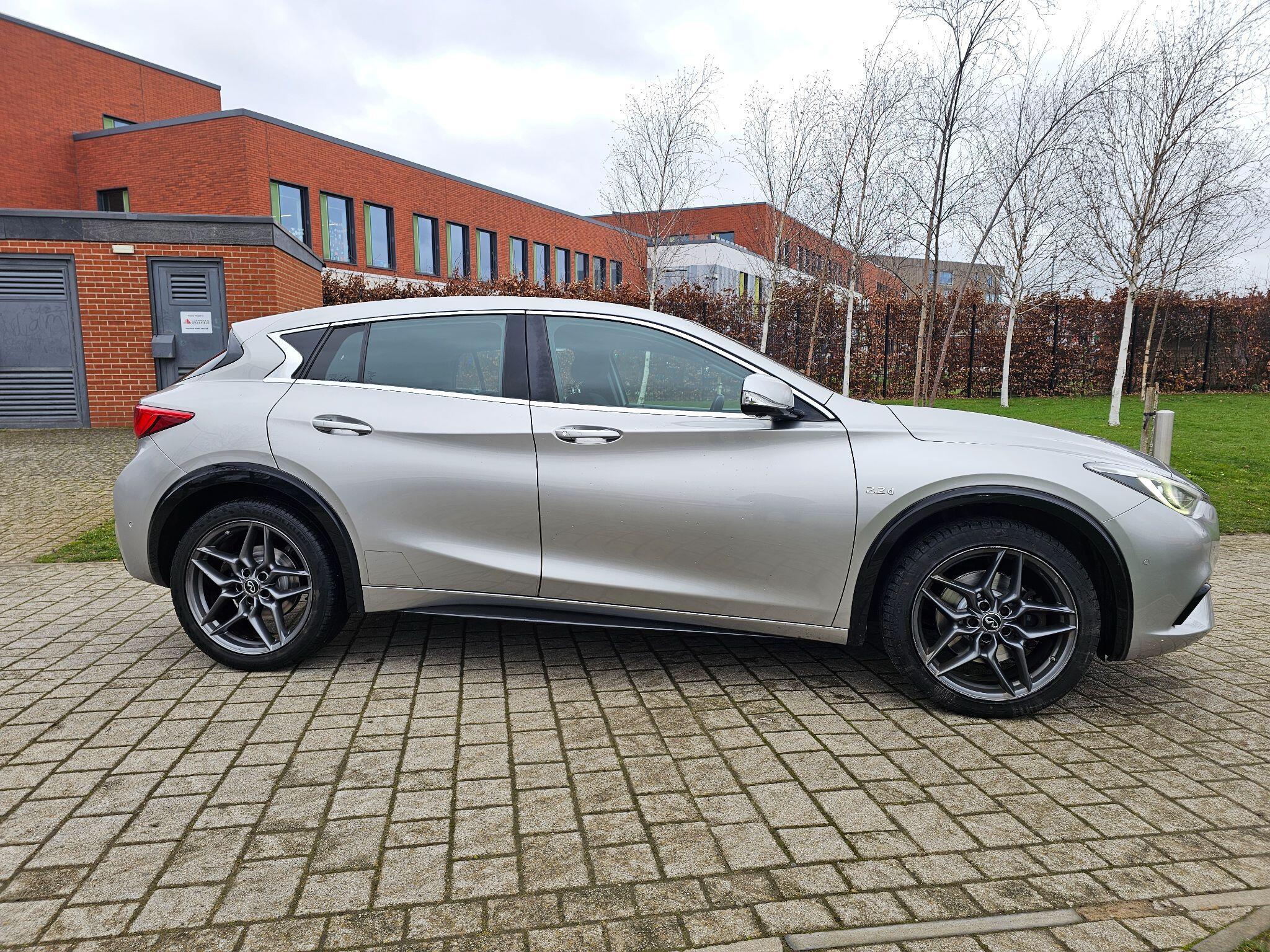 Infiniti Q30 - Image 8