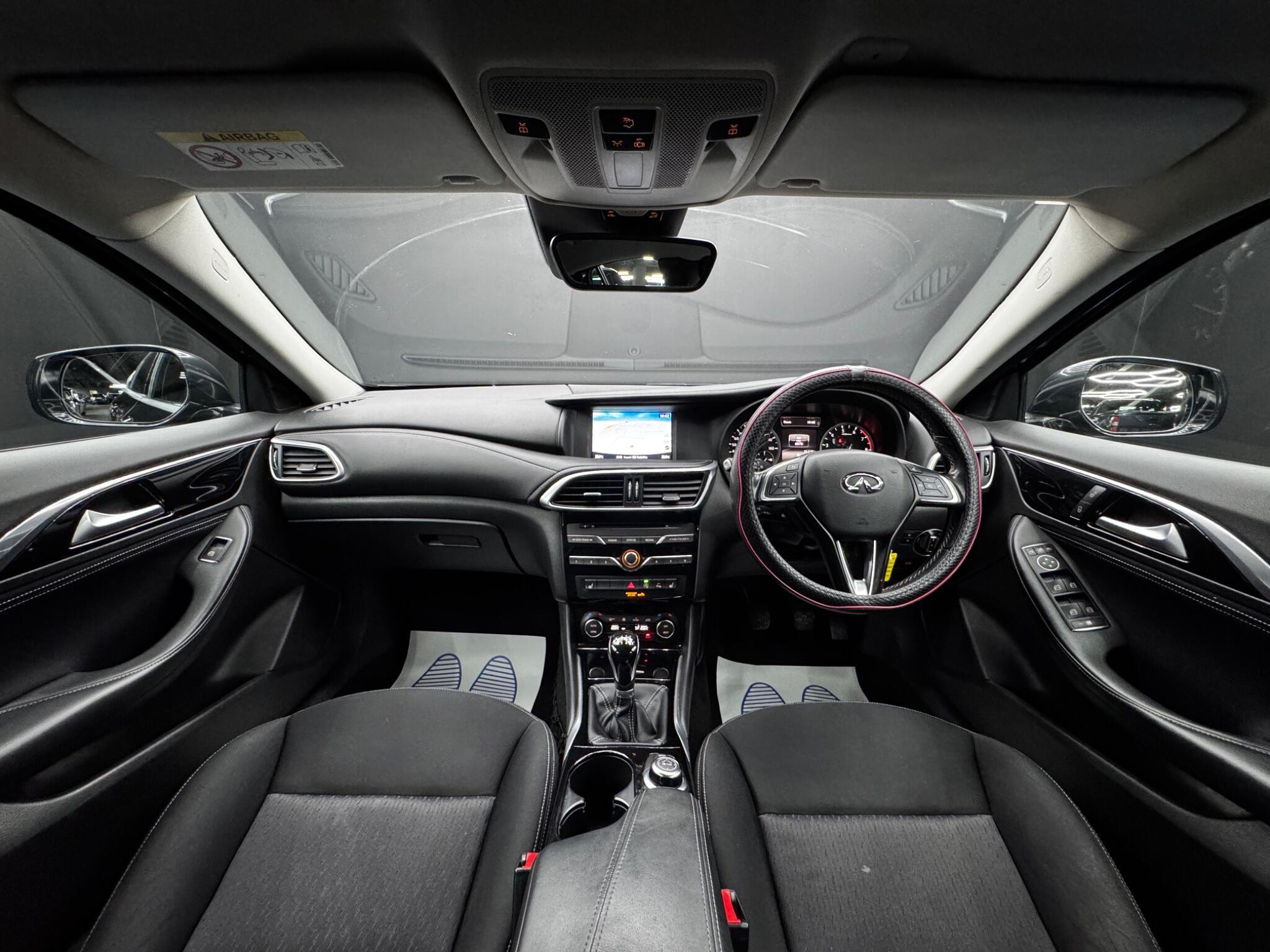 Infiniti Q30 - Image 17