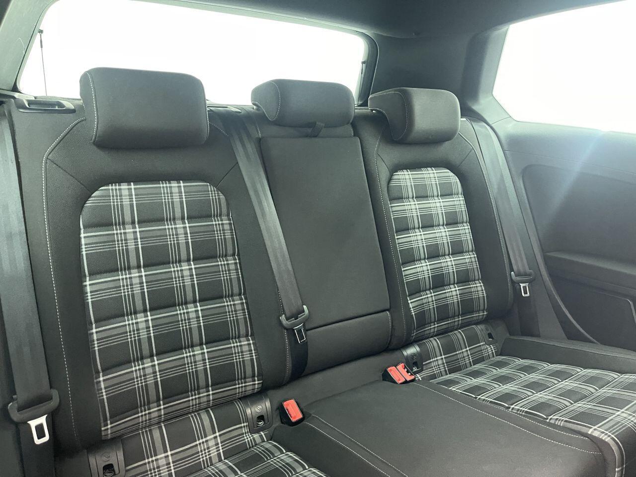 Volkswagen Golf - Image 25