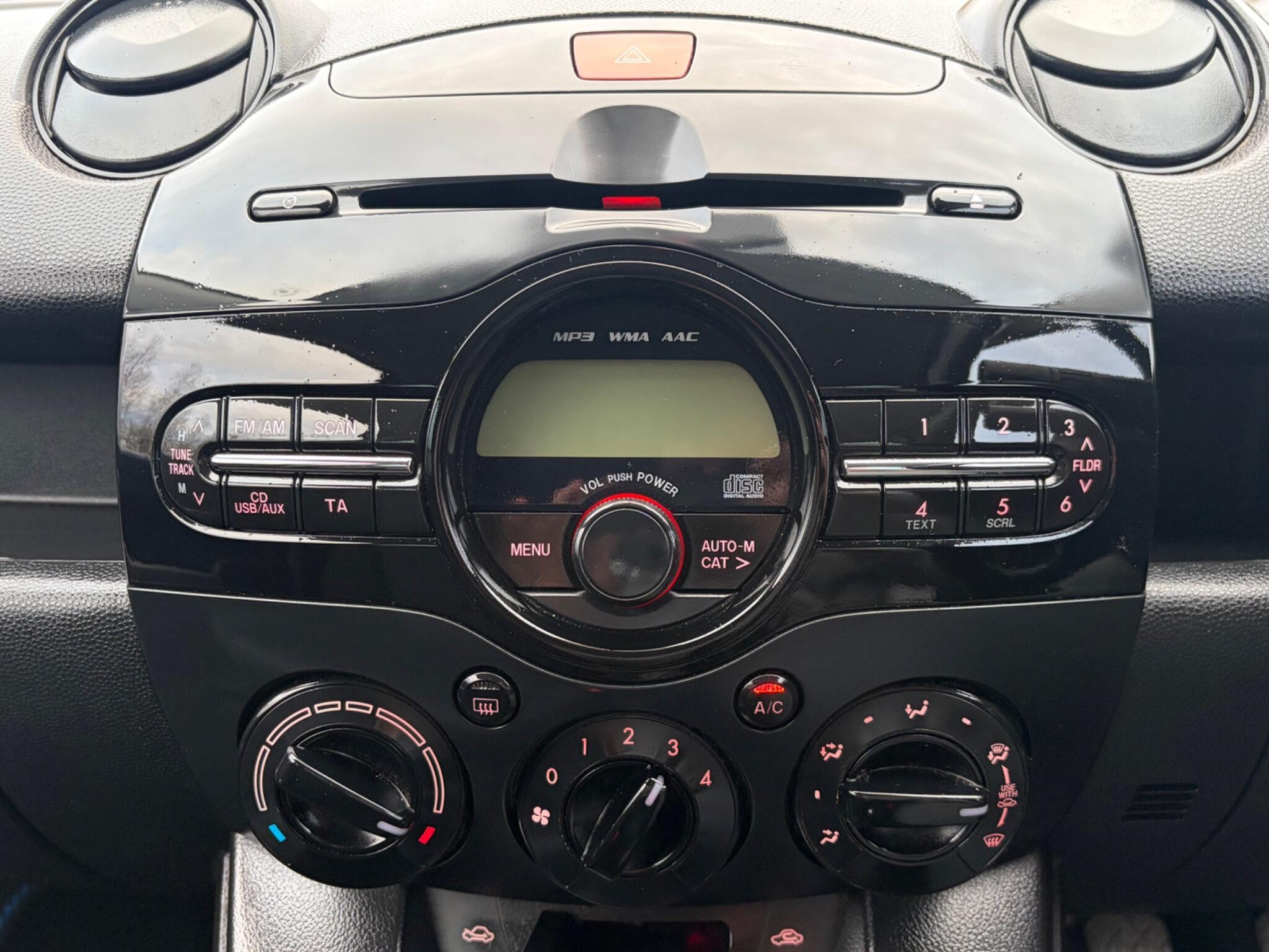 Mazda MAZDA2 - Image 32