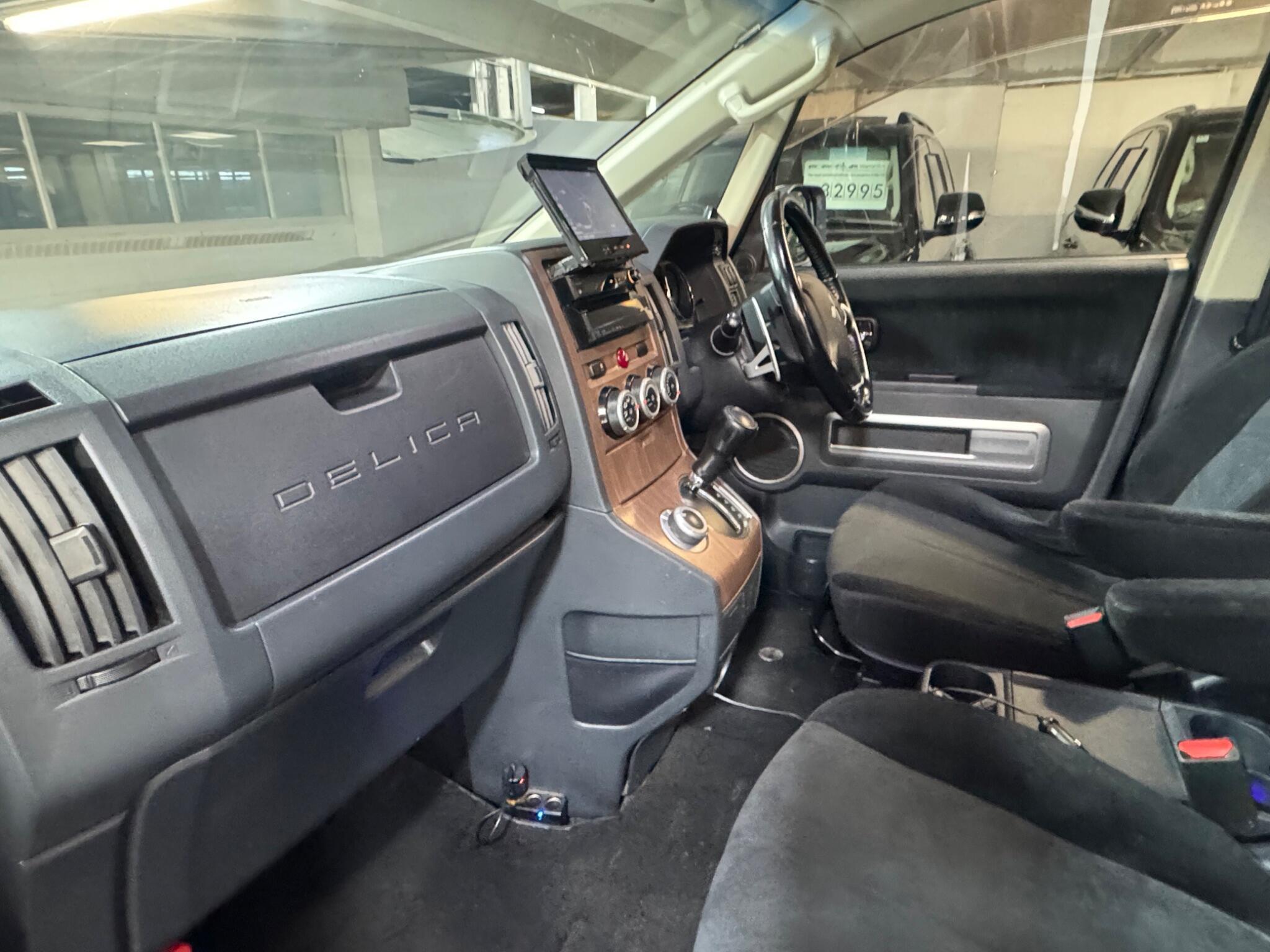 Mitsubishi Delica - Image 11