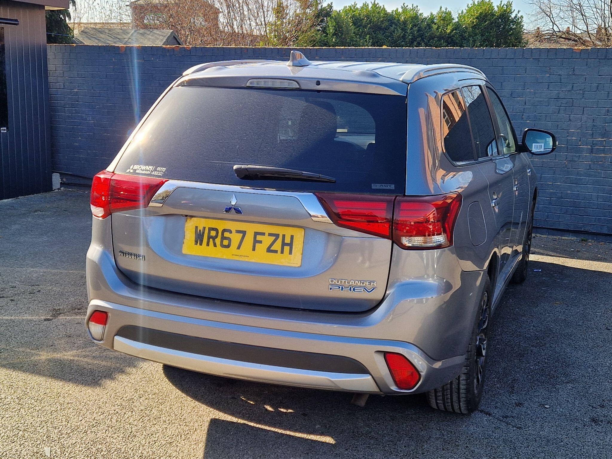 Mitsubishi Outlander - Image 10