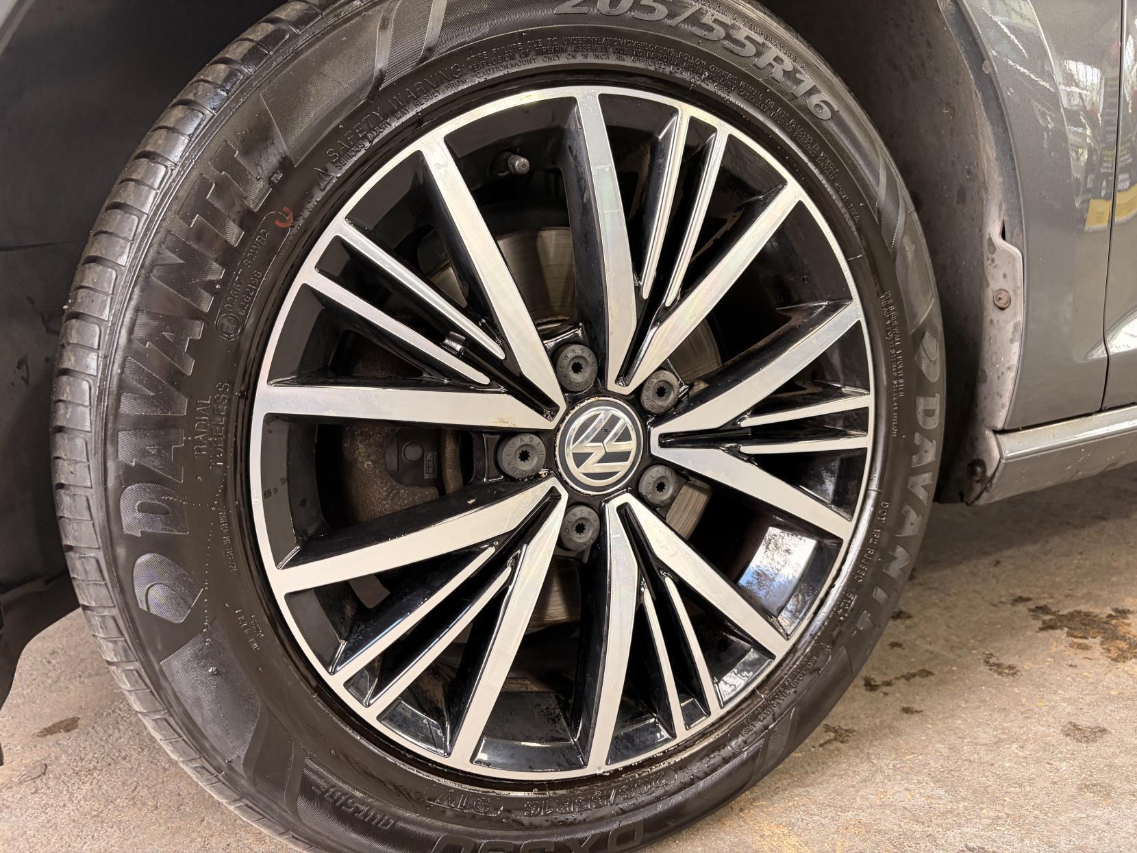 Volkswagen Golf - Image 15
