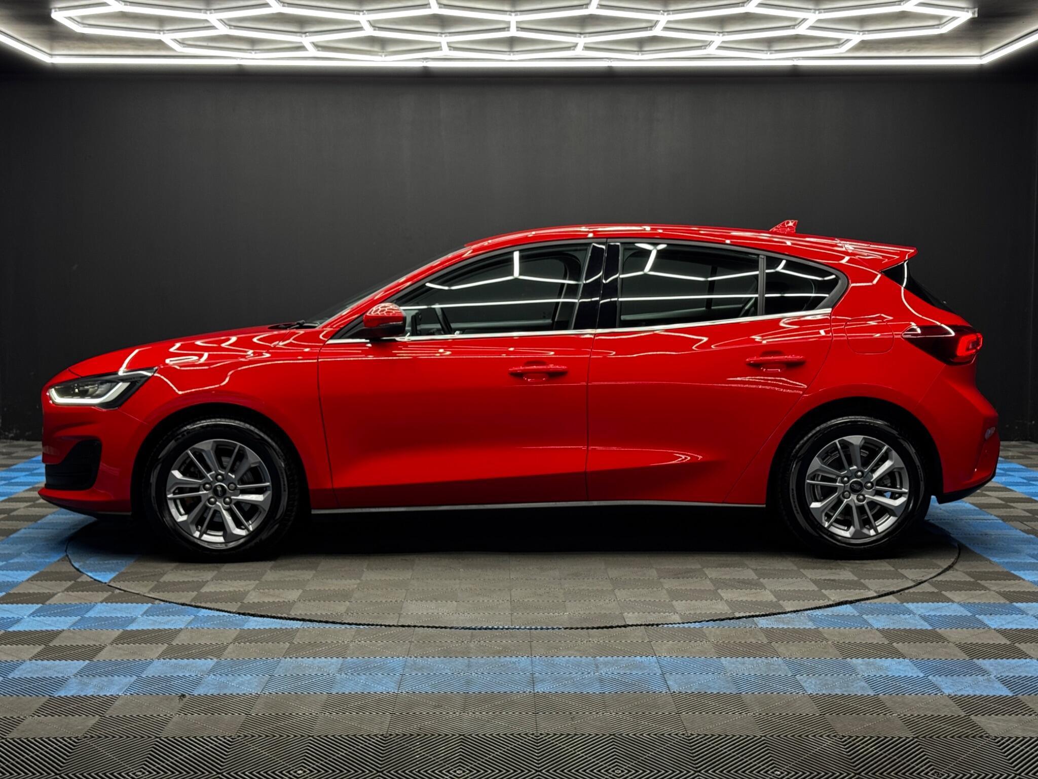 Ford Focus - Image 8