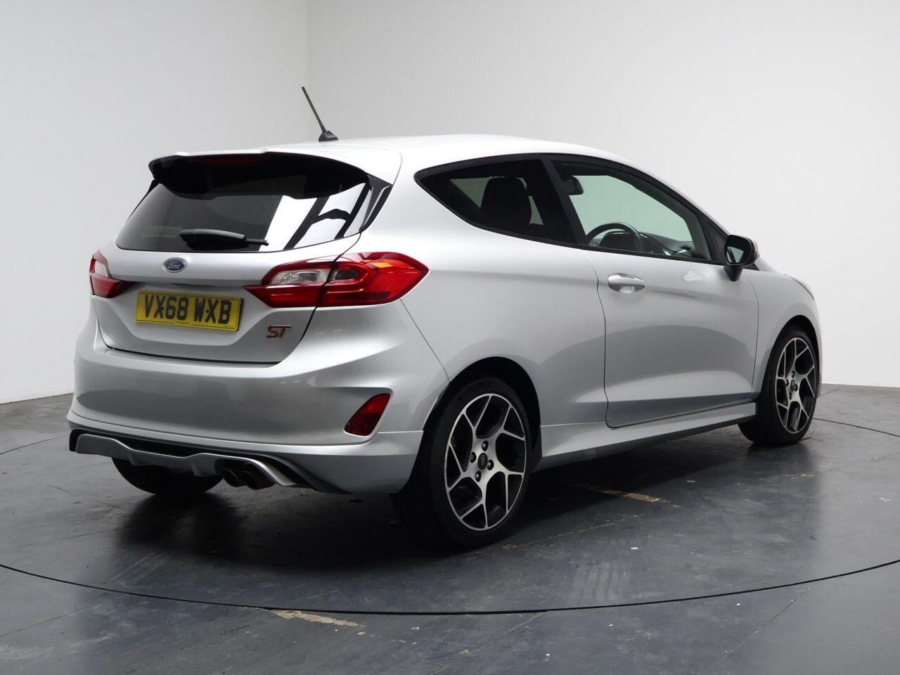 Ford Fiesta - Image 12