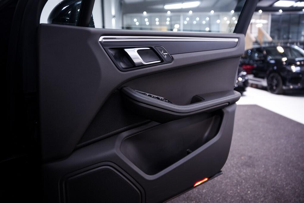 Porsche Macan - Image 34