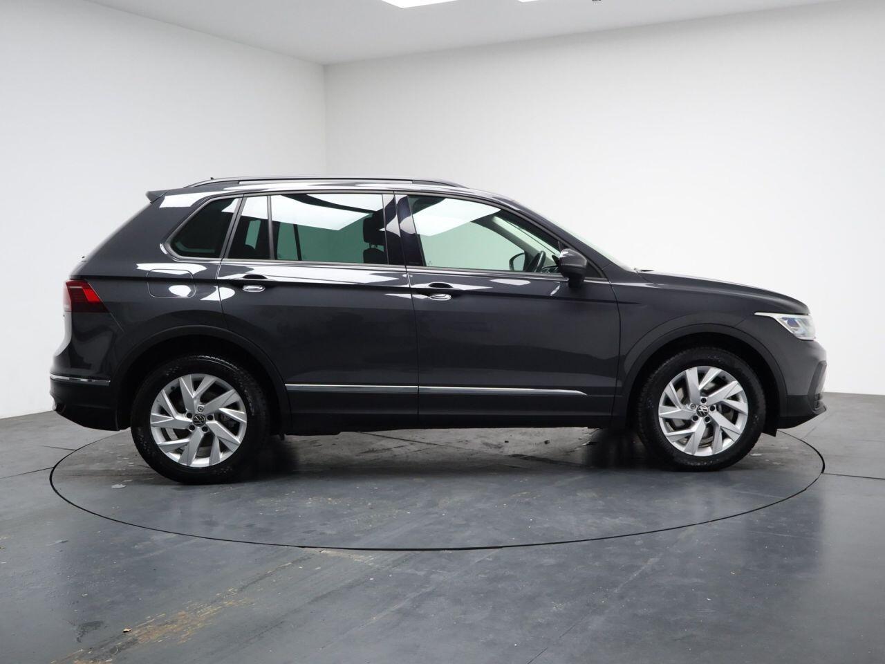 Volkswagen Tiguan - Image 14