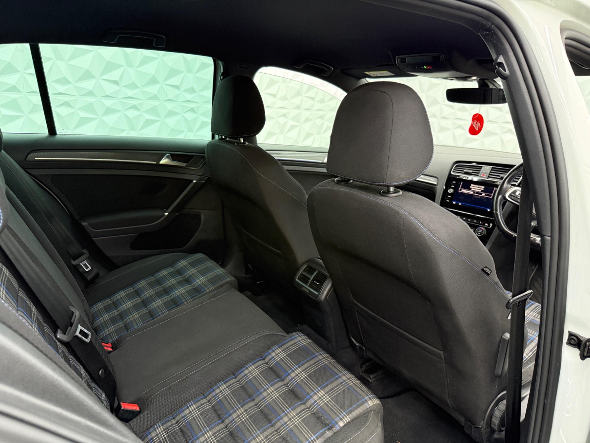 Volkswagen Golf - Image 22