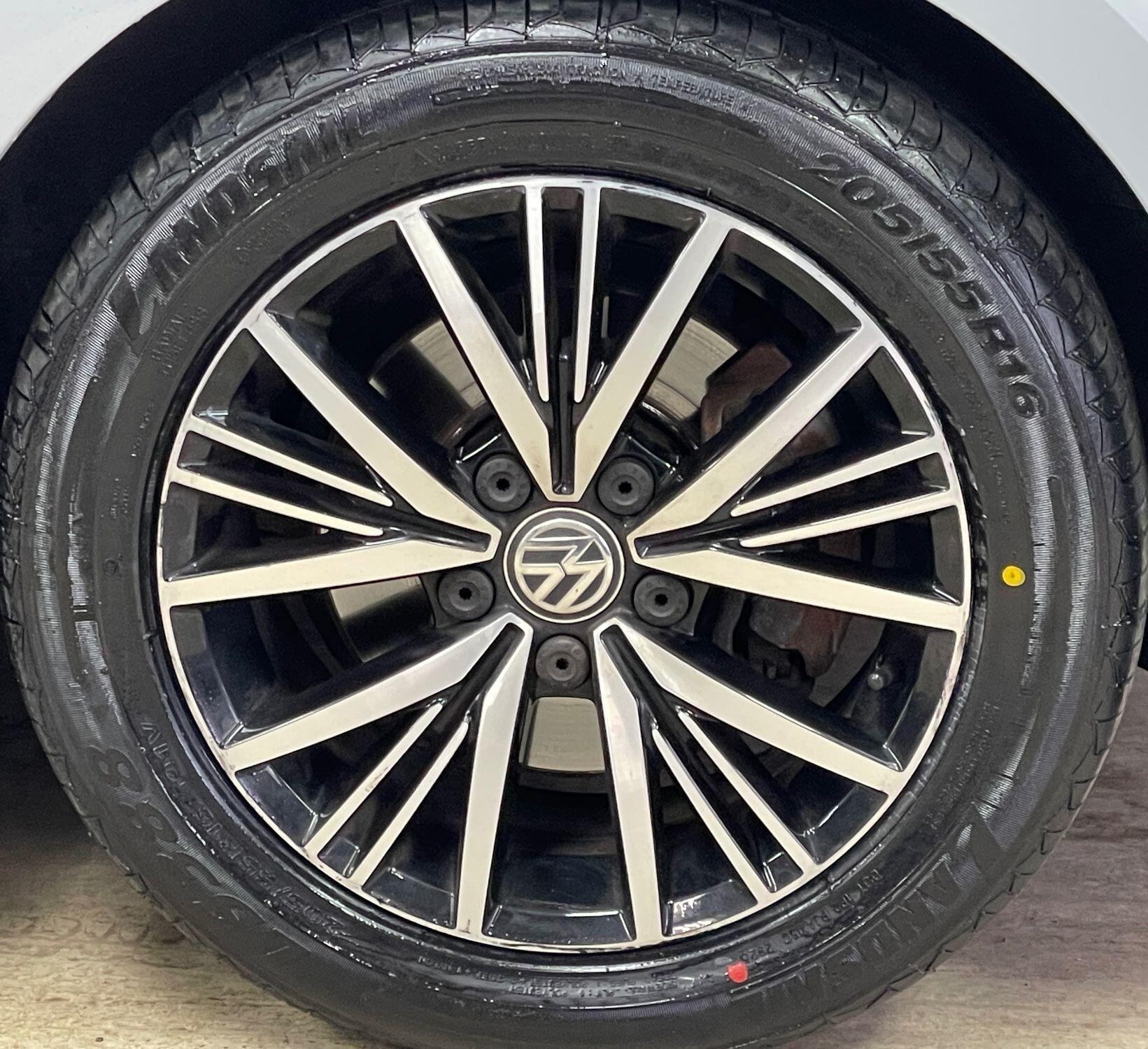 Volkswagen Golf - Image 14