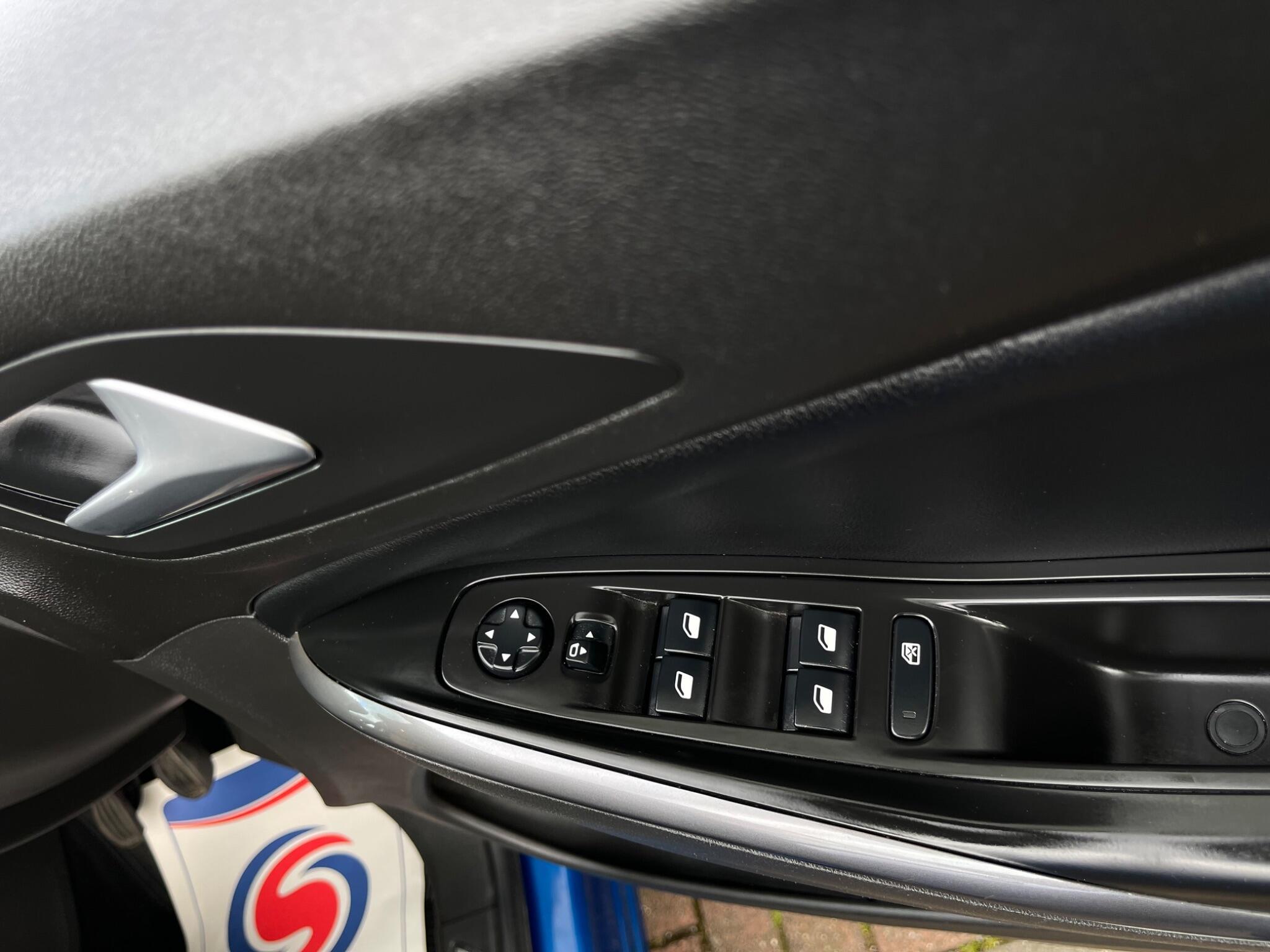 Vauxhall Grandland X - Image 31