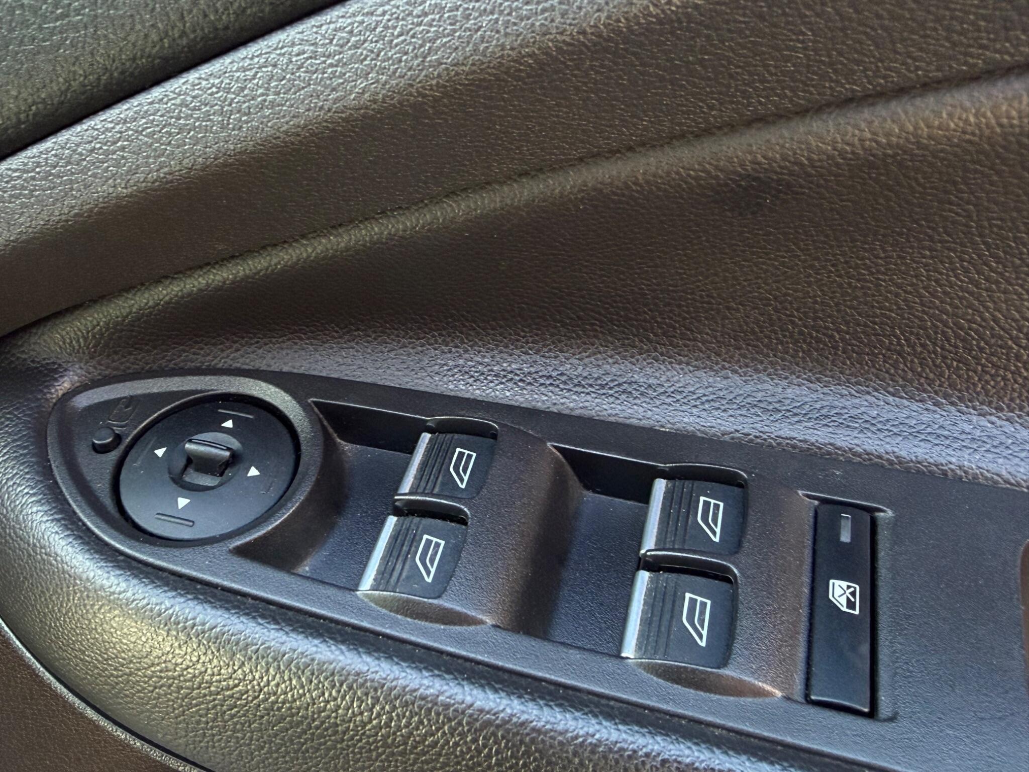 Ford Kuga - Image 30