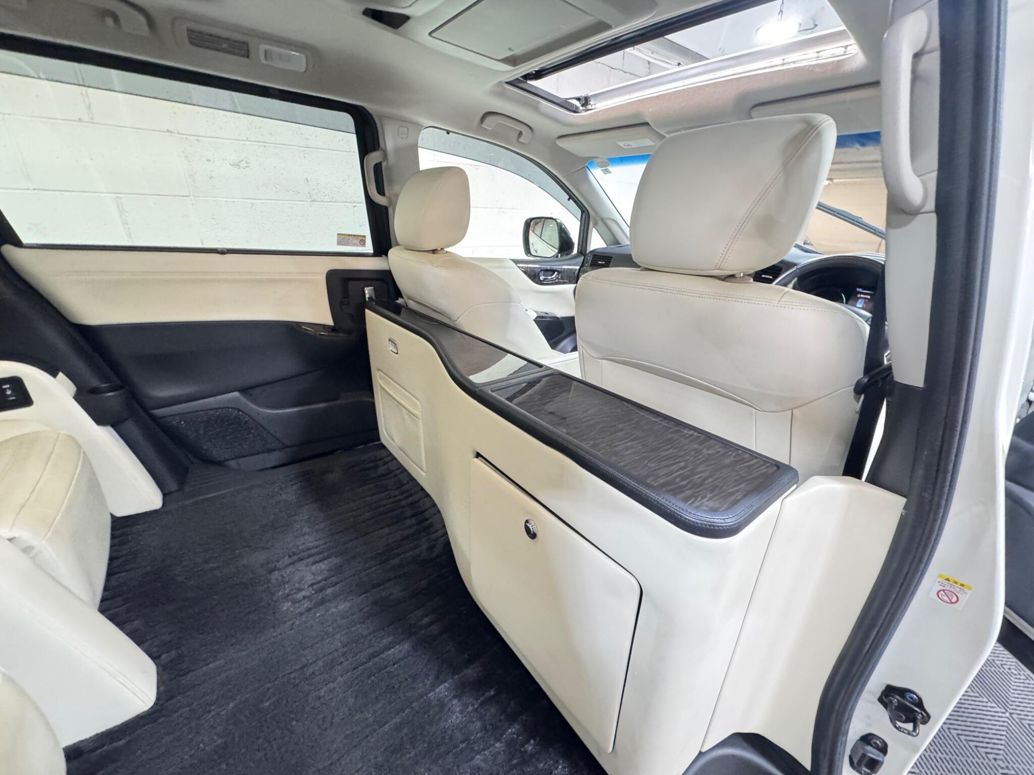 Nissan Elgrand - Image 13