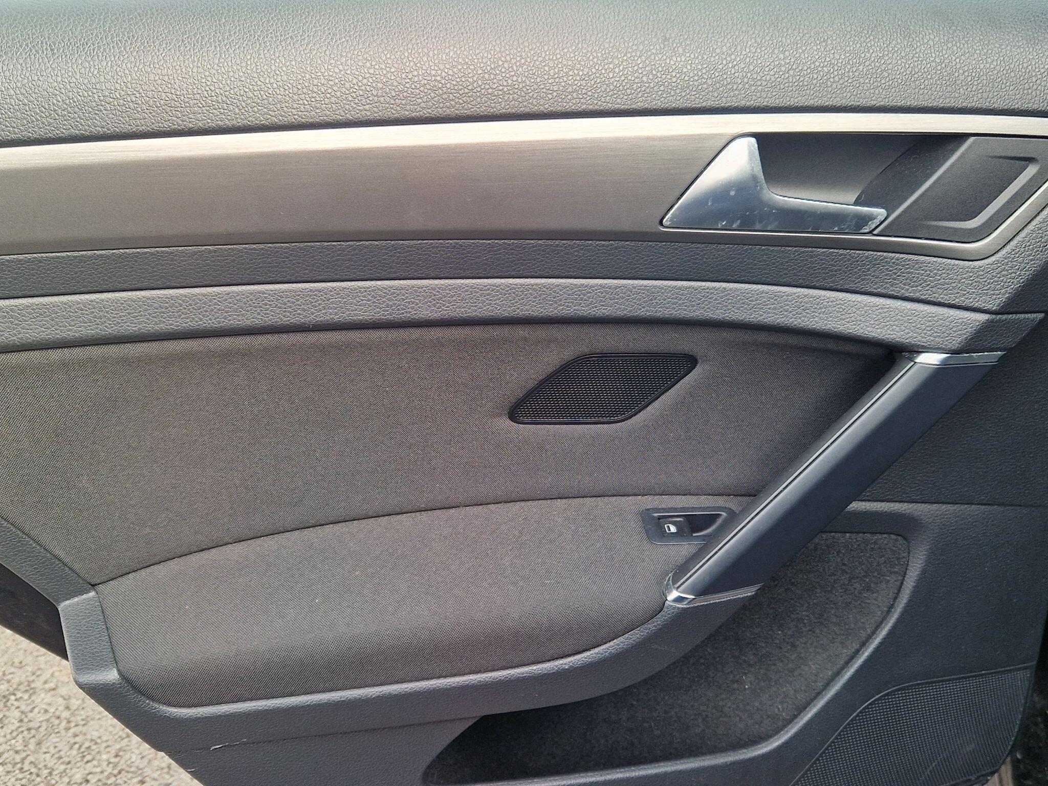 Volkswagen Golf - Image 45