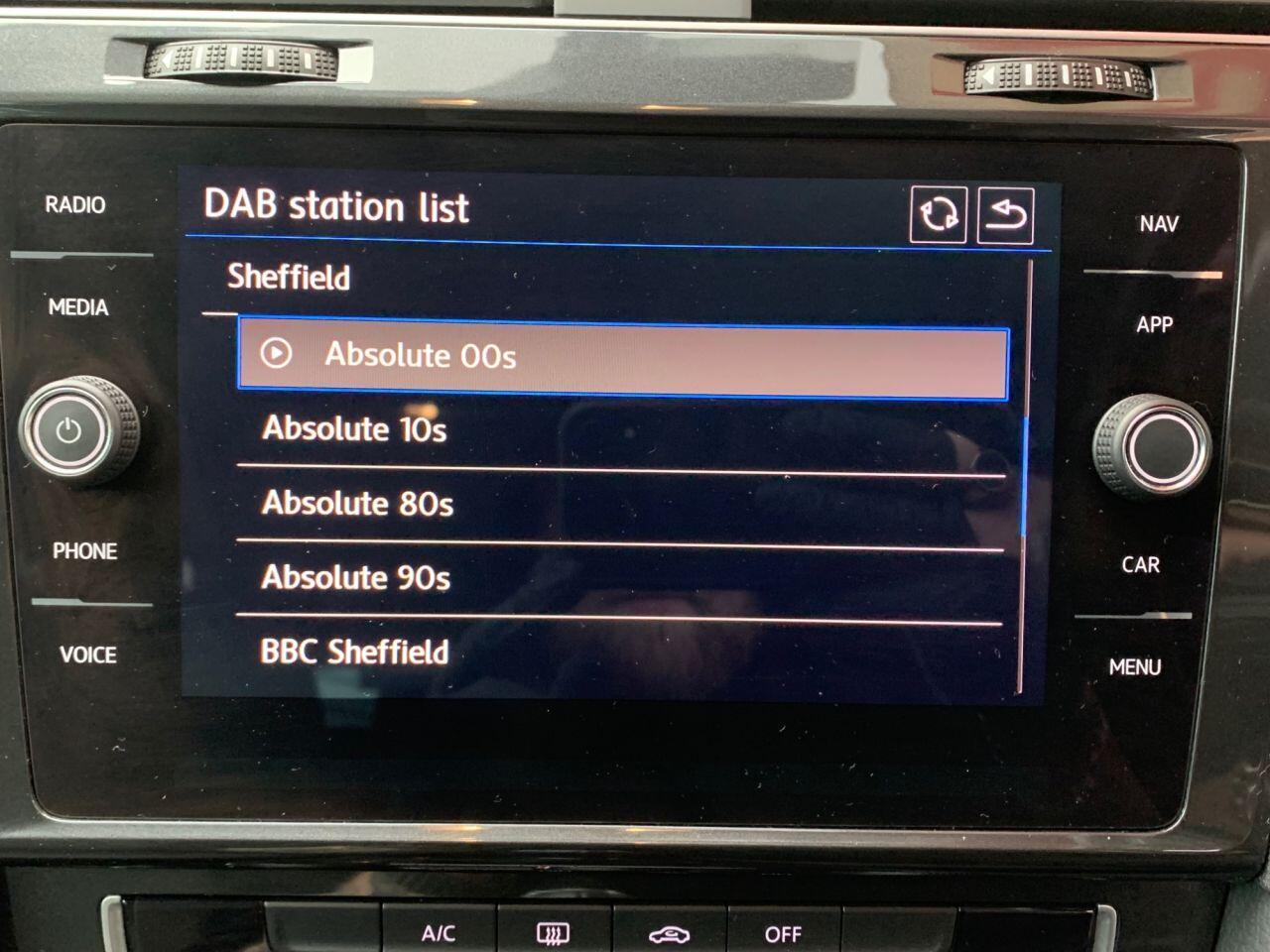 Volkswagen Golf - Image 21