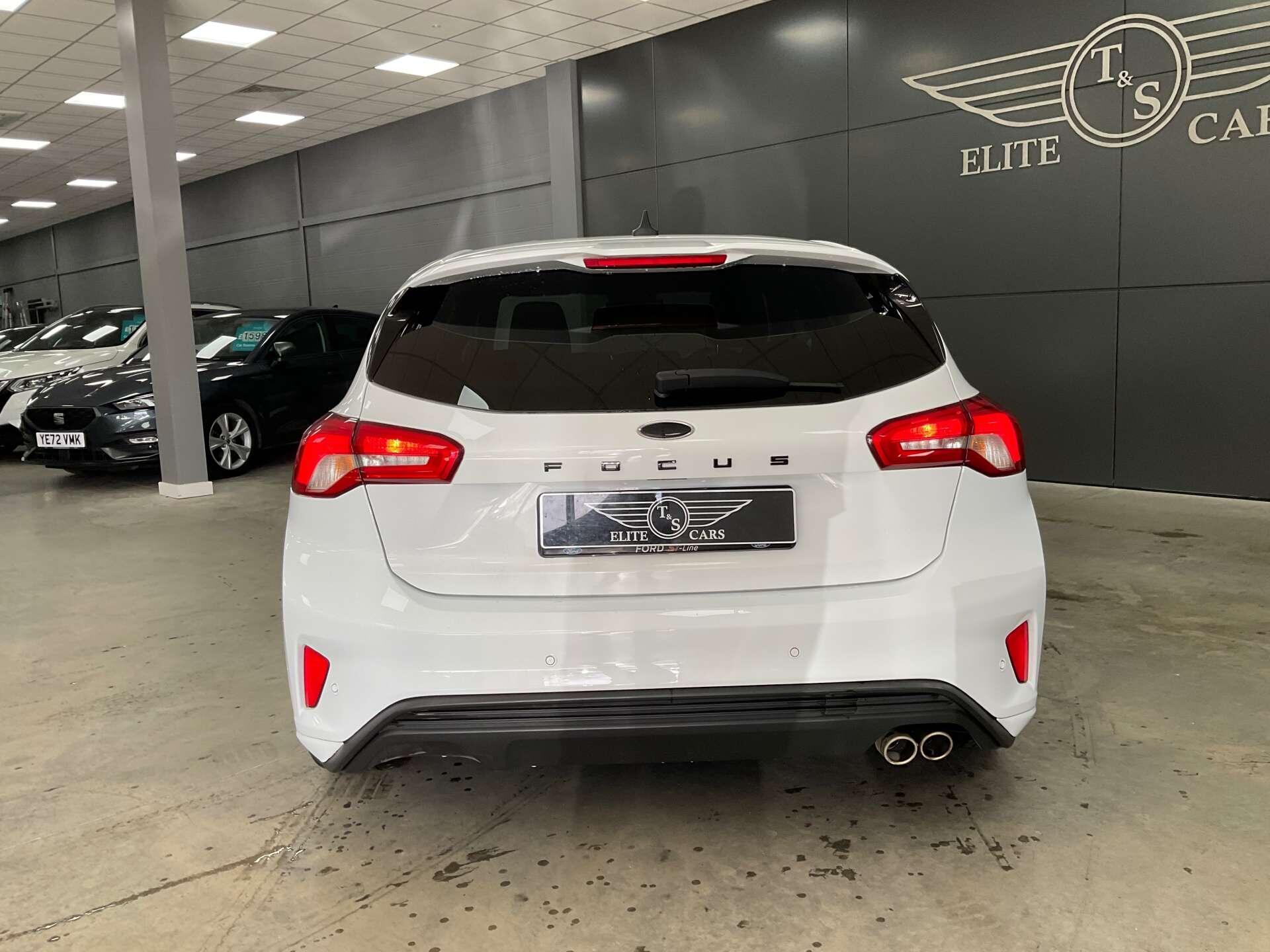 Ford Focus - Image 8