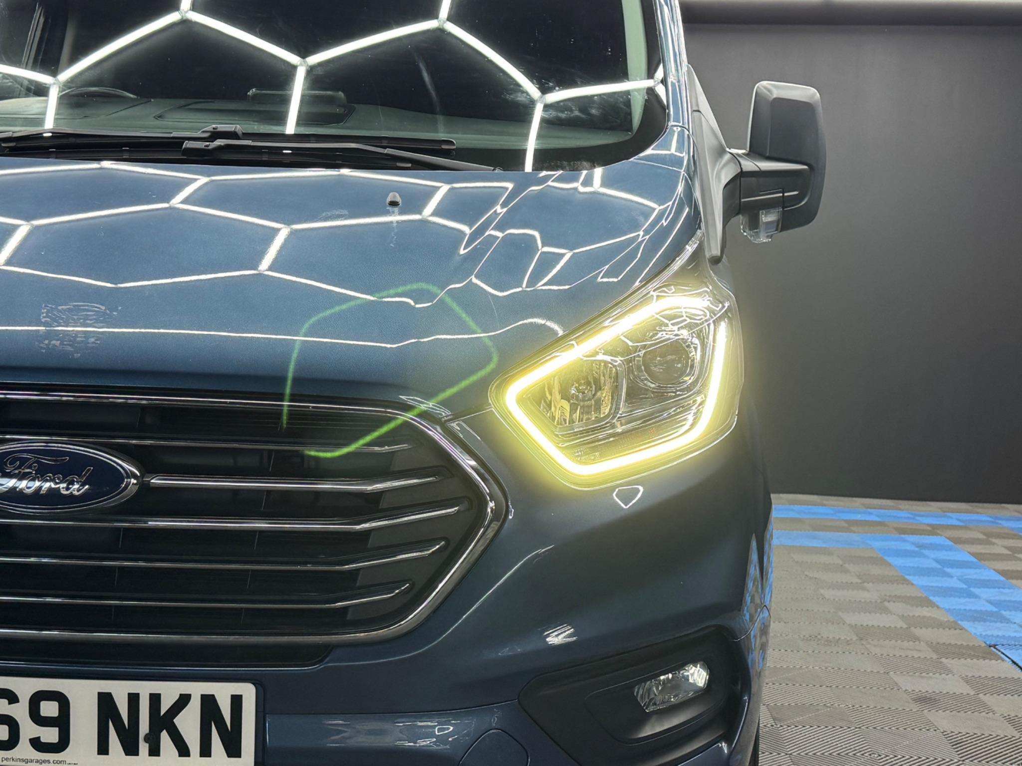 Ford TOURNEO CUSTOM - Image 46