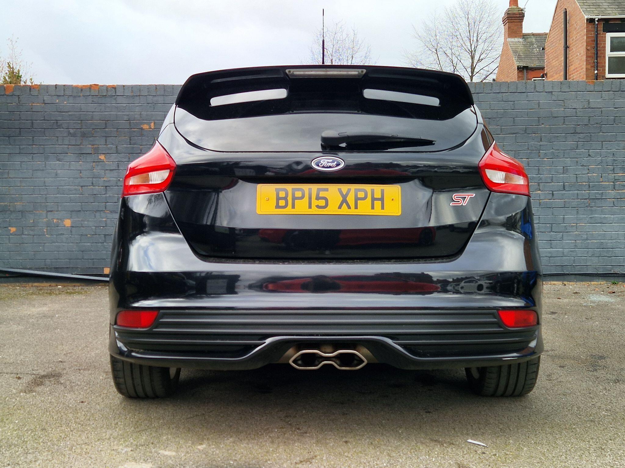 Ford Focus - Image 24