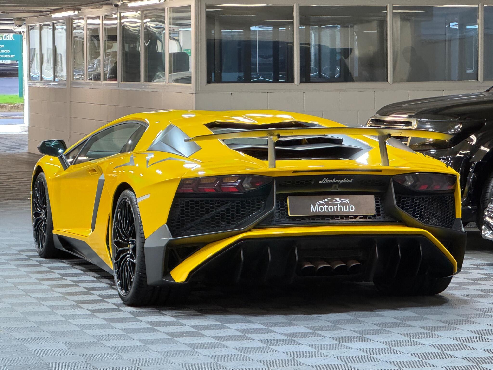 Lamborghini Aventador - Image 3