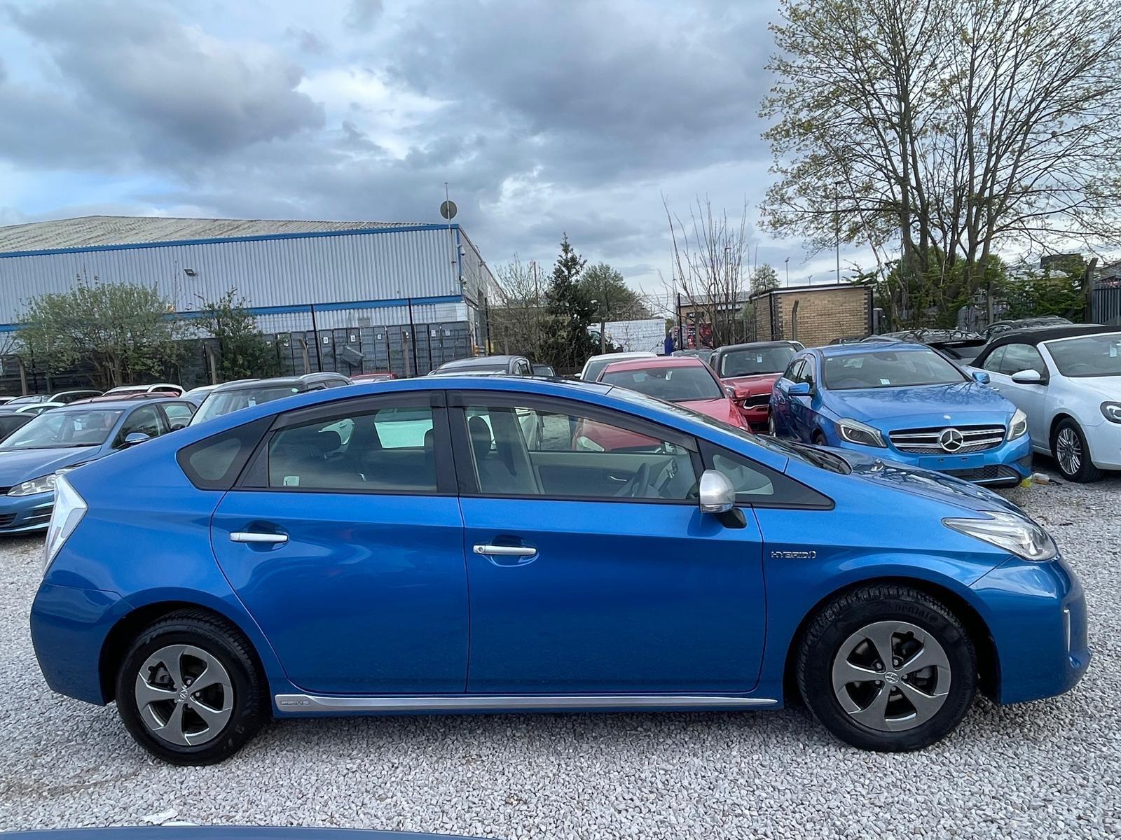 Toyota Prius - Image 4