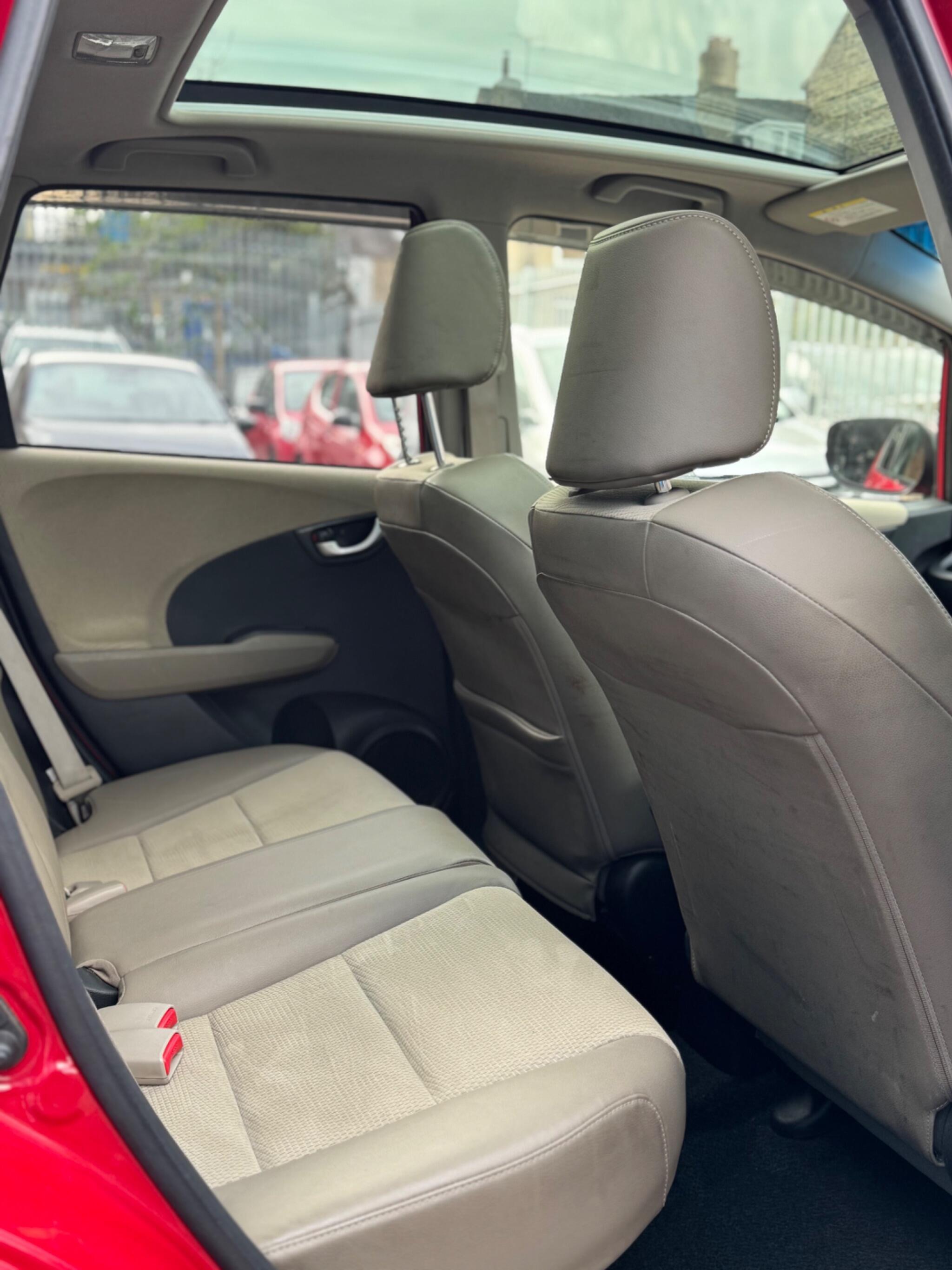 Honda FIT - Image 26