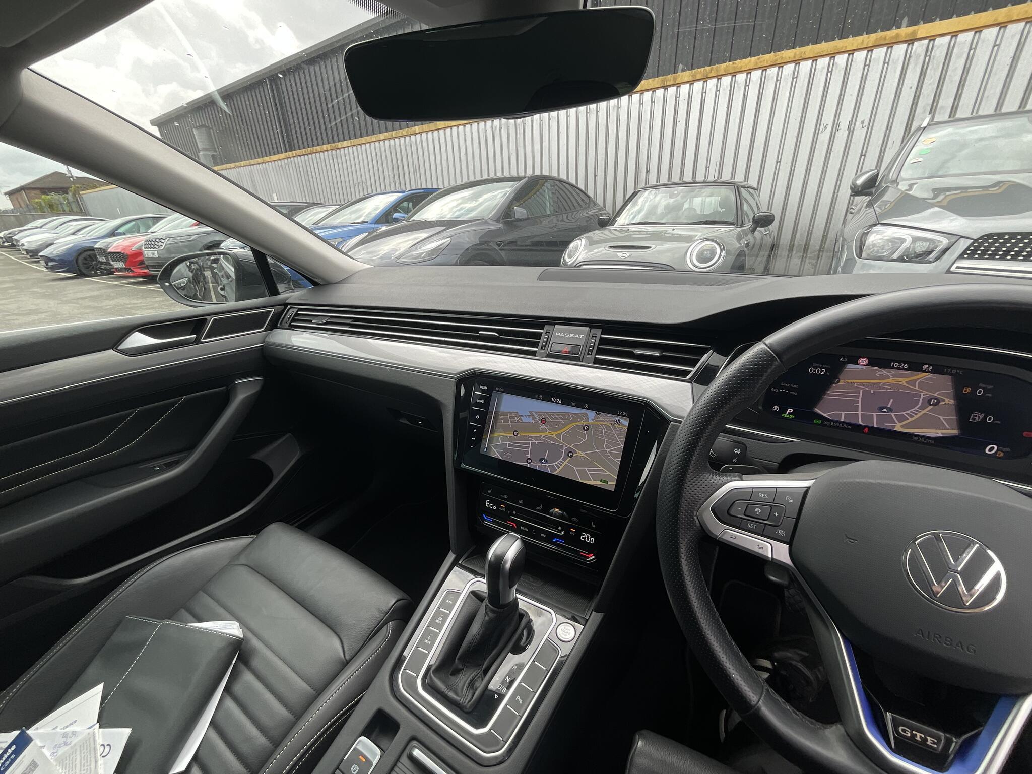 Volkswagen Passat - Image 17