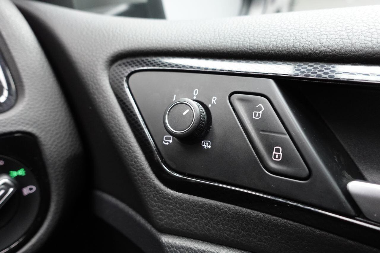 Volkswagen Golf - Image 49