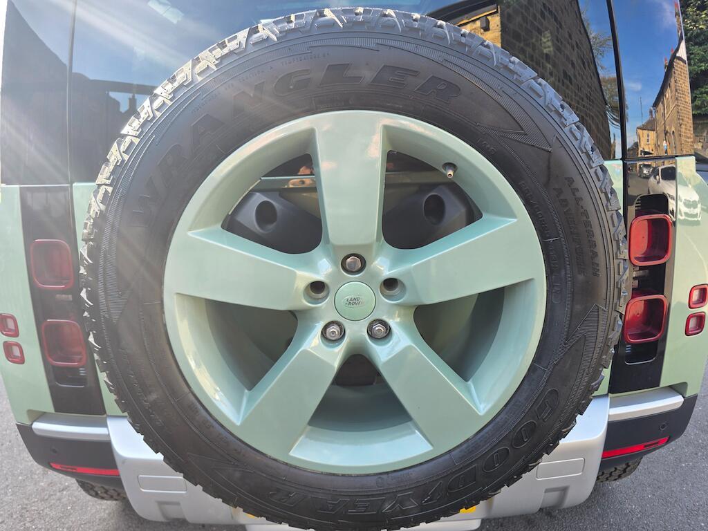 Land Rover Defender 90 - Image 21