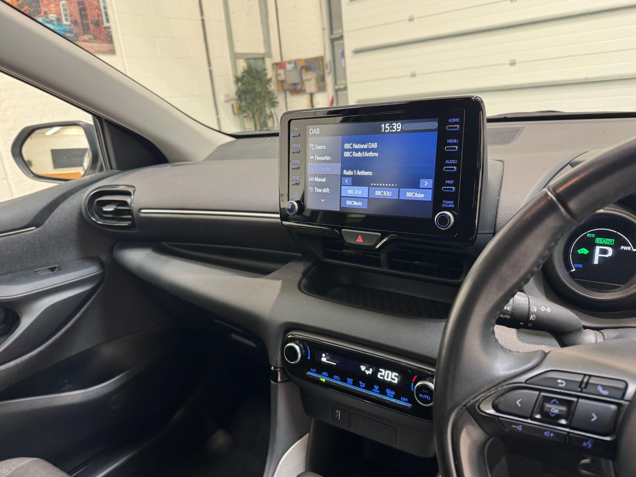 Toyota Yaris - Image 39