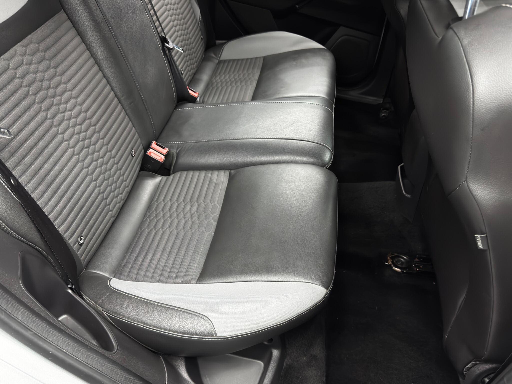 Ford Focus - Image 16