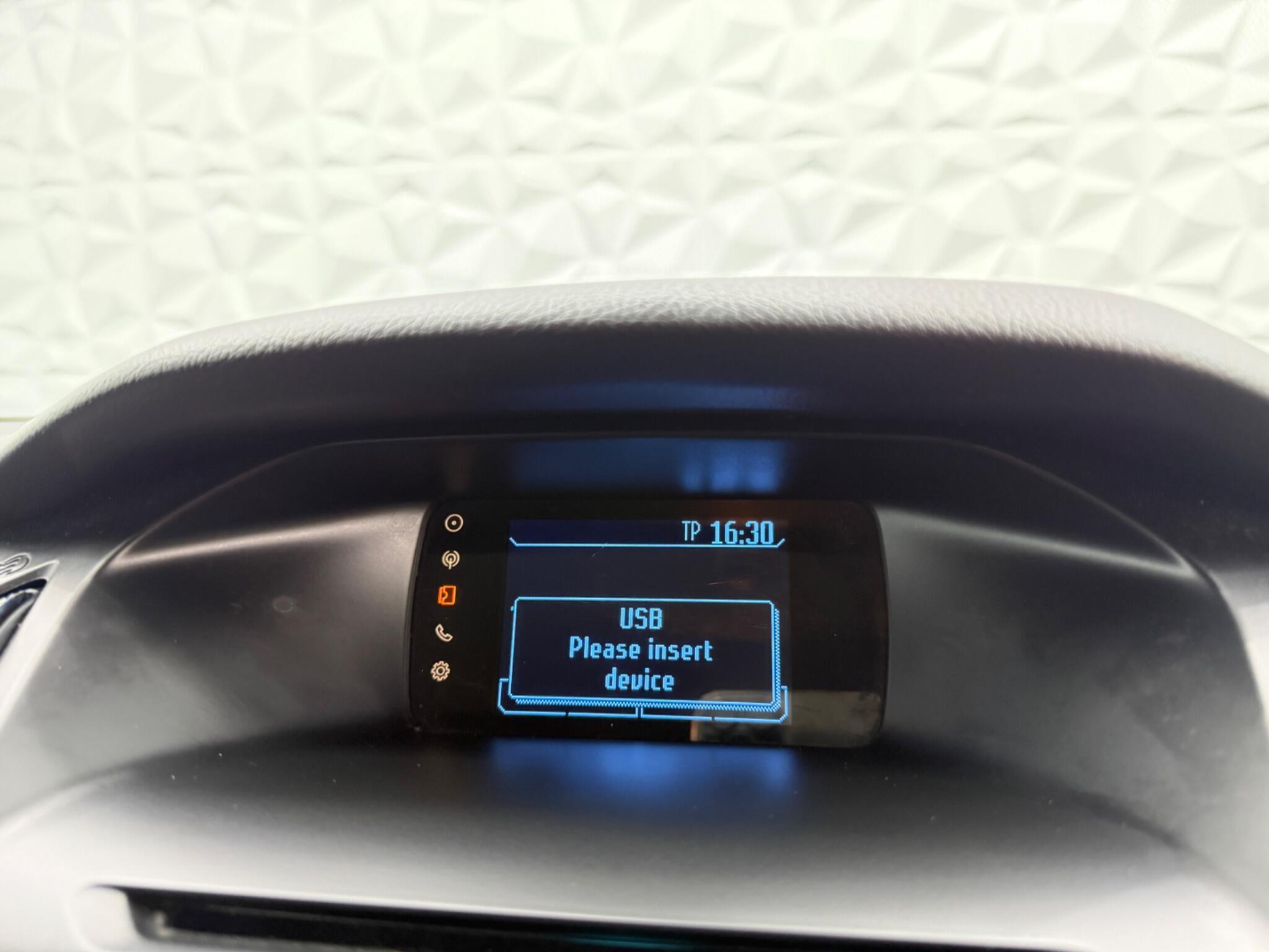 Ford Focus - Image 36