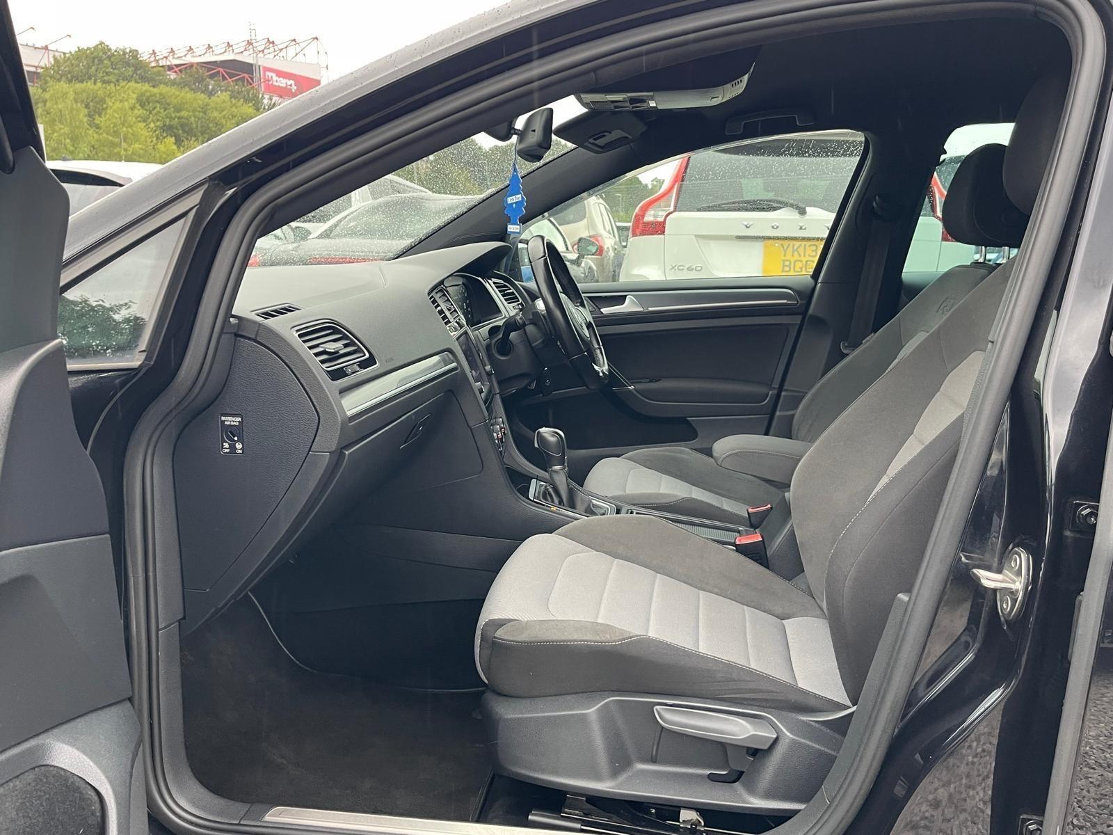 Volkswagen Golf - Image 11