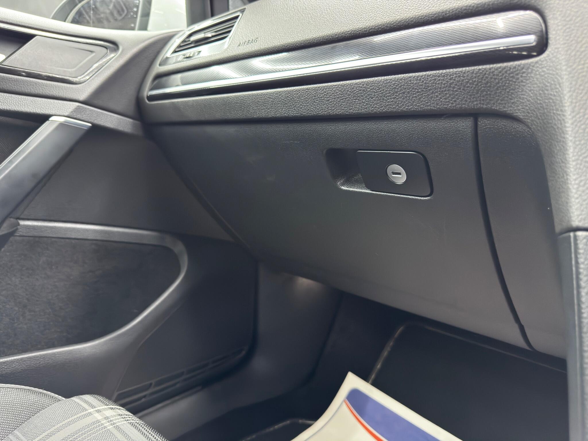 Volkswagen Golf - Image 35