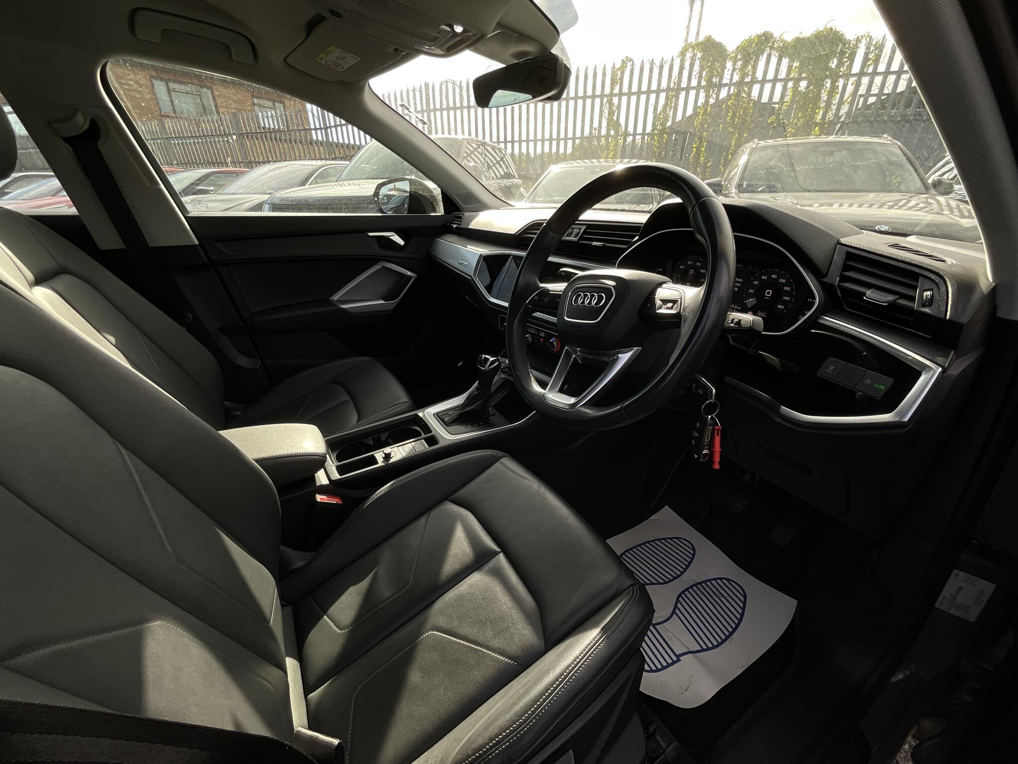 Audi Q3 - Image 7