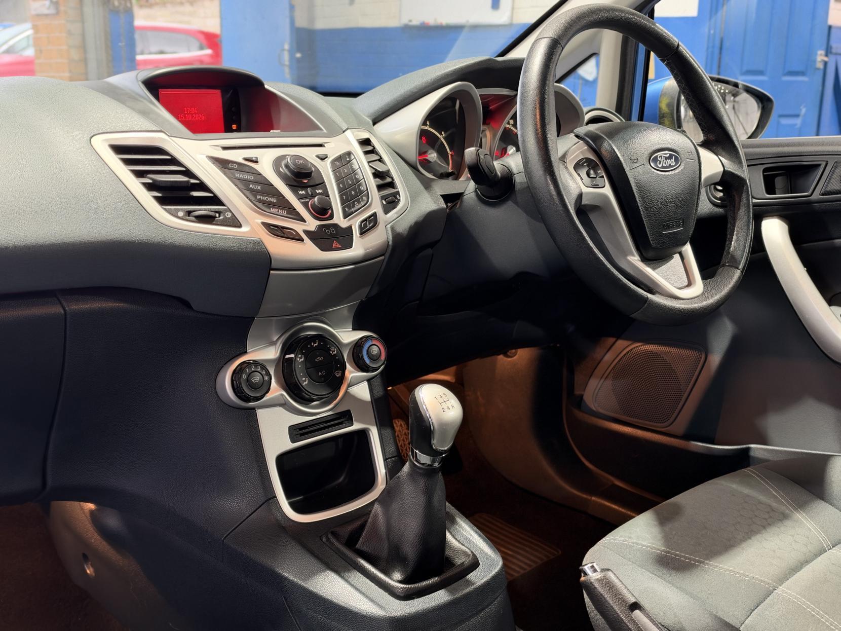 Ford Fiesta - Image 18