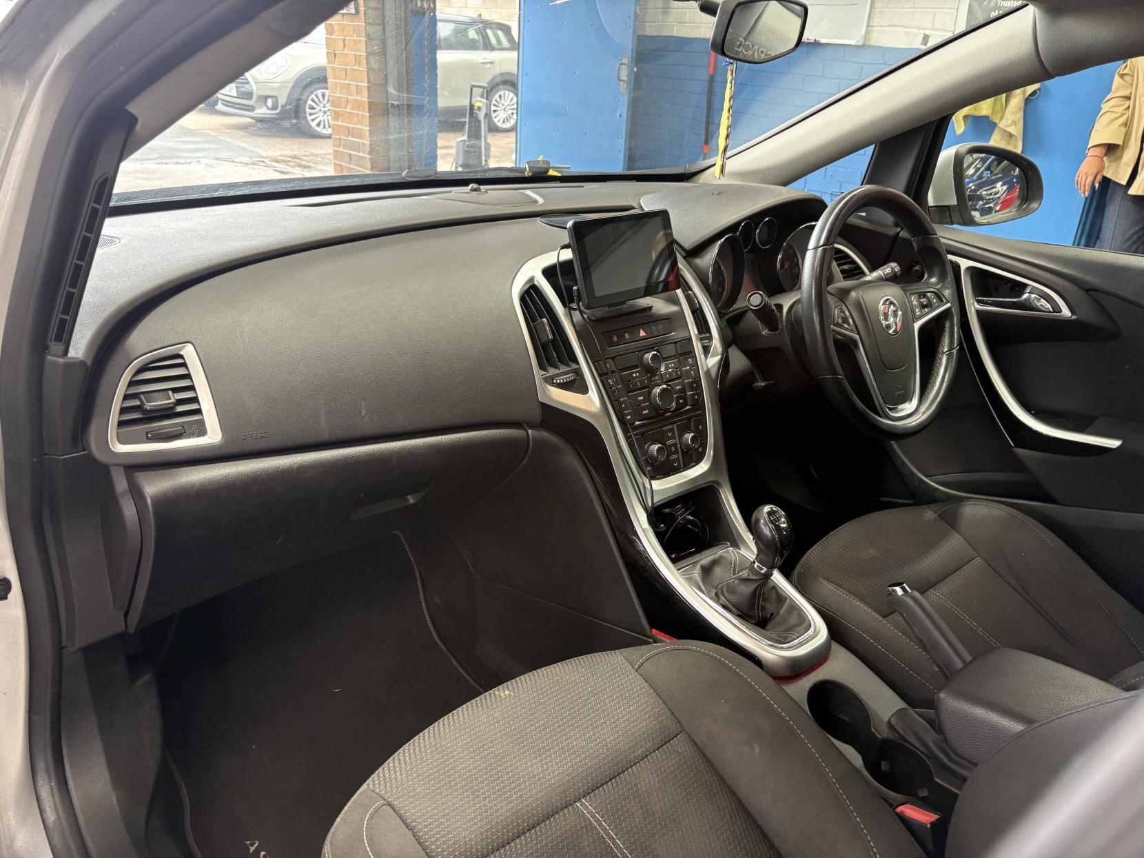 Vauxhall Astra - Image 19