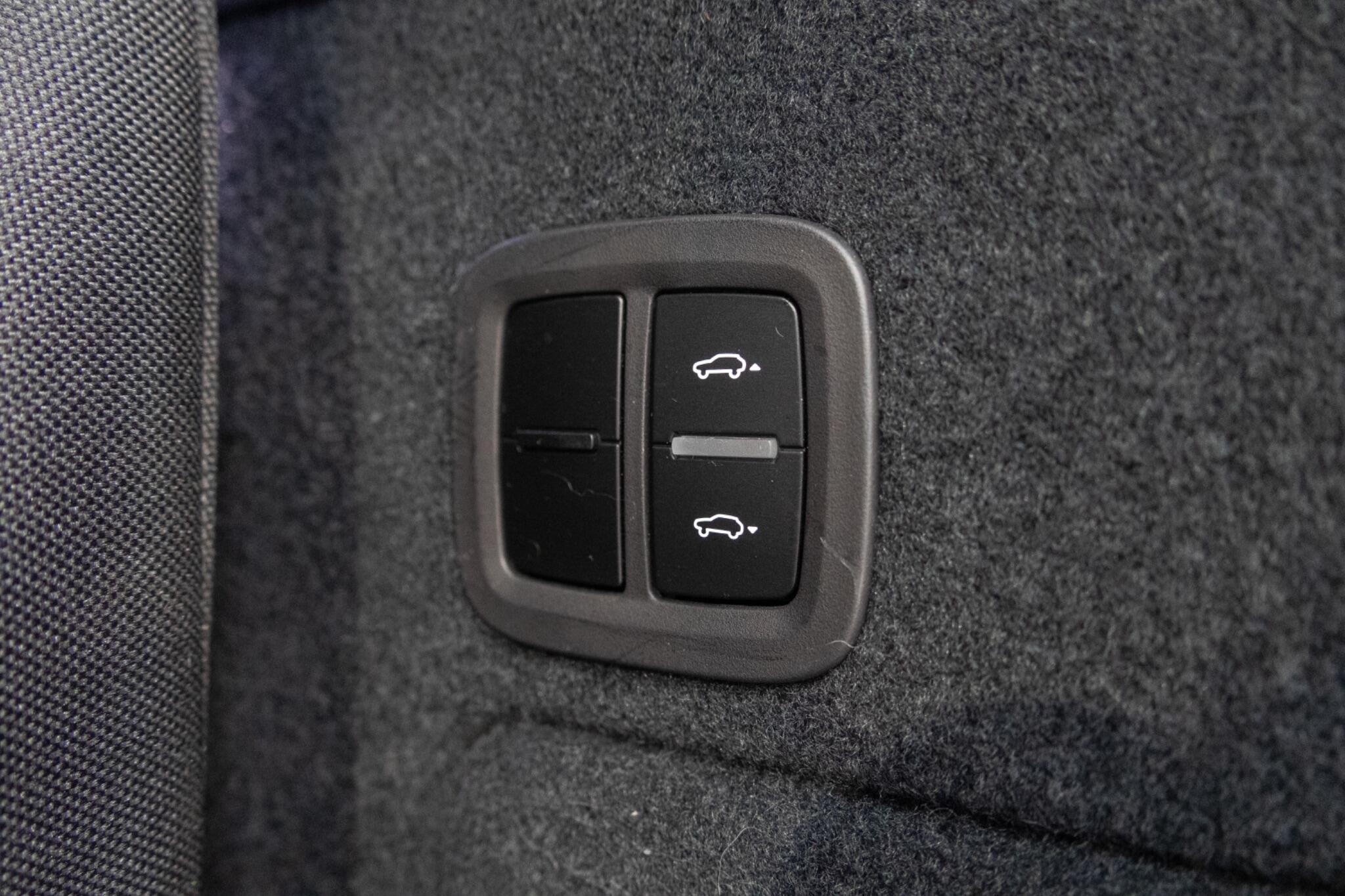 Porsche Cayenne - Image 10