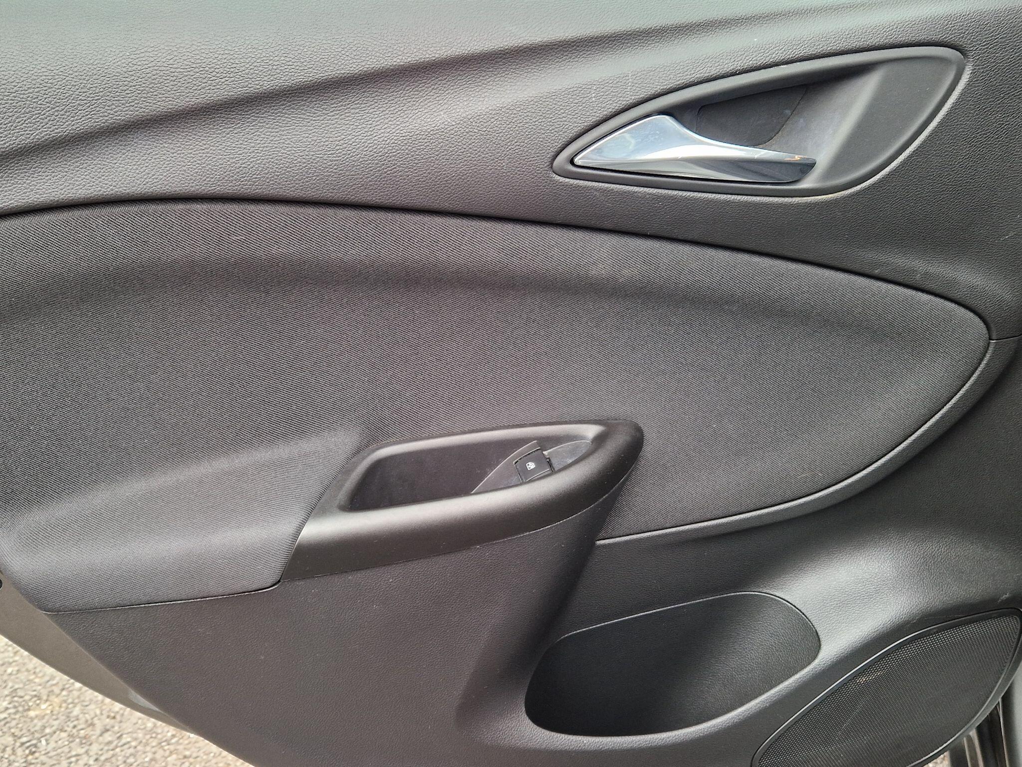 Vauxhall Astra - Image 36